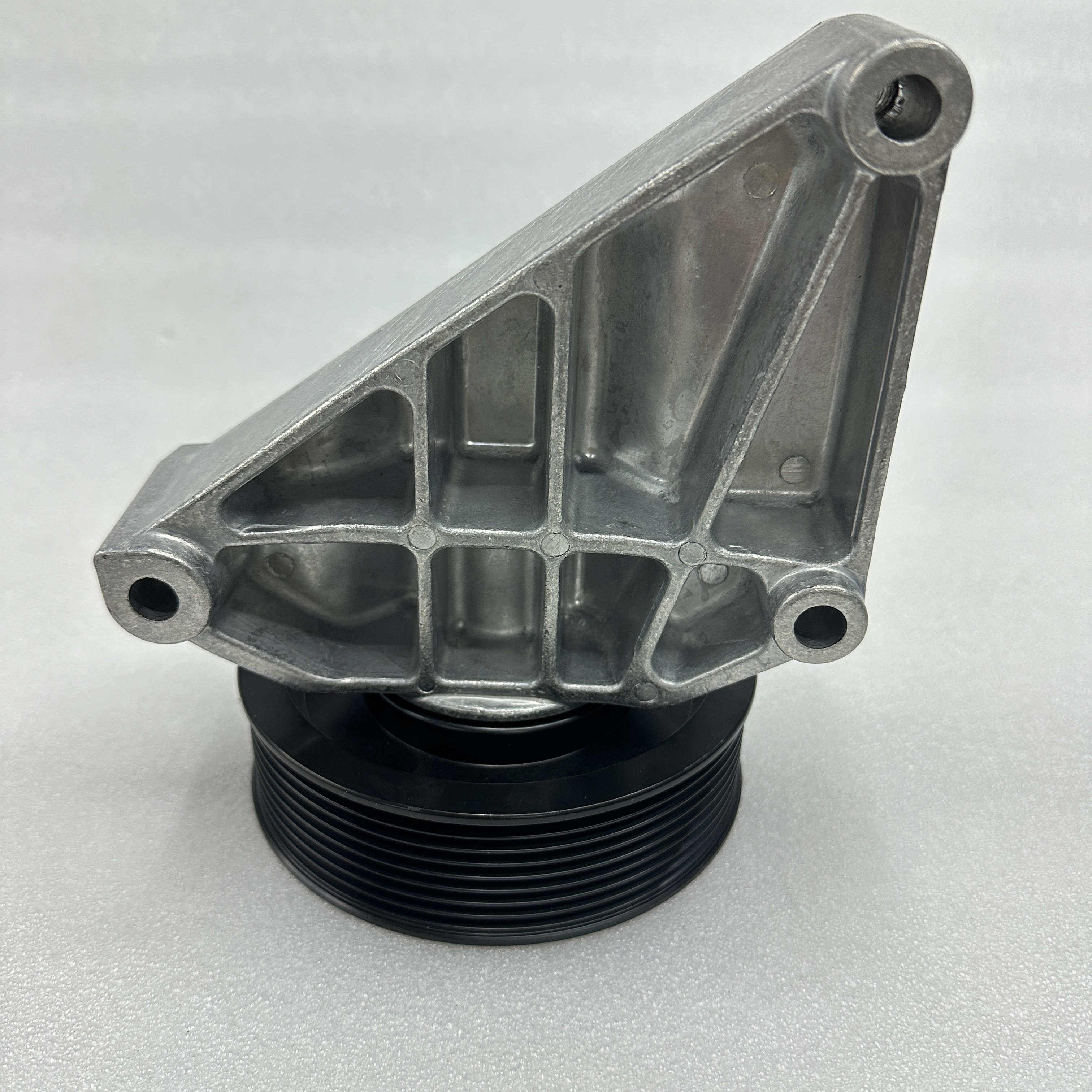 The auto parts are suitable for the JCB engine tensioner pulley pulley 320/08623 Item Picture