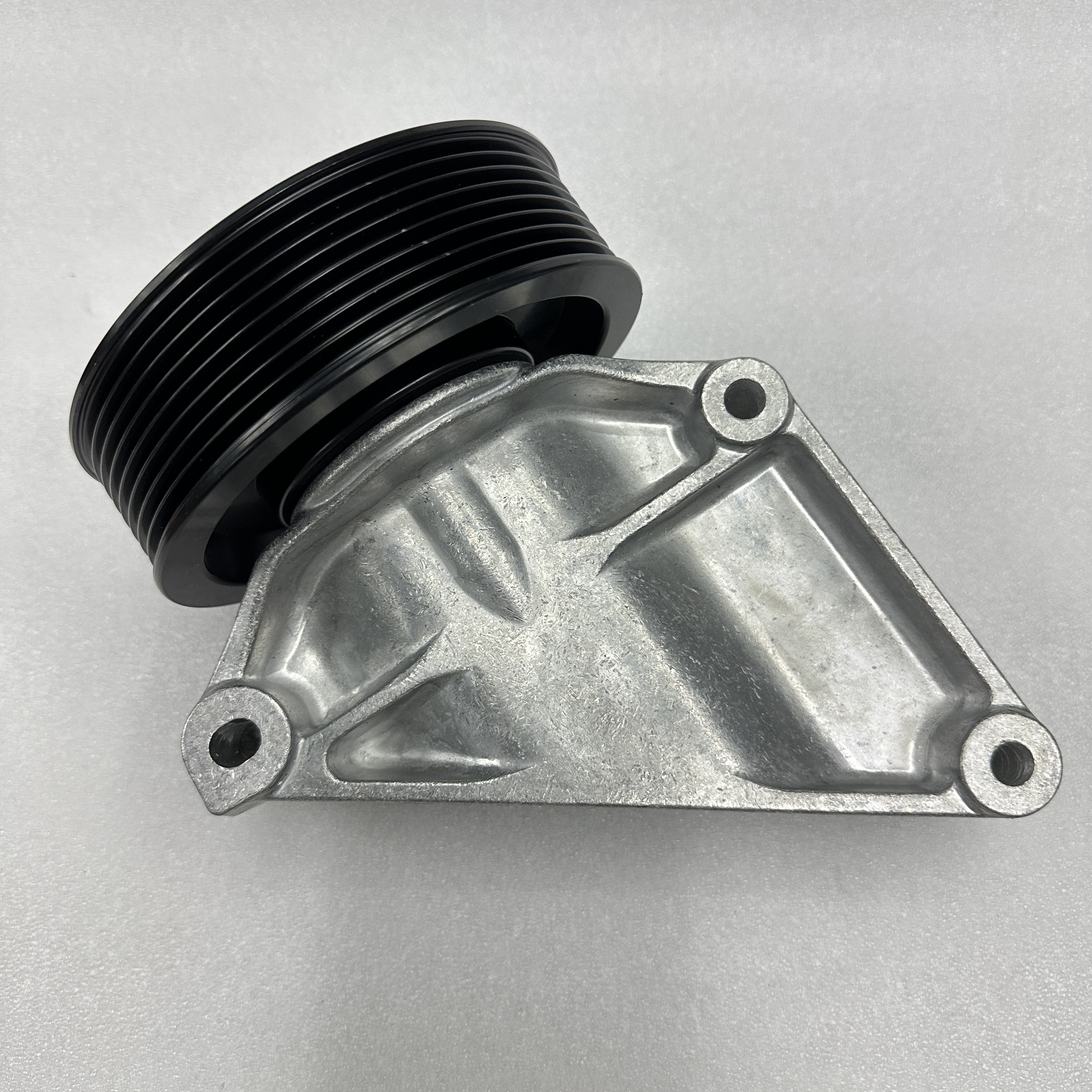 The auto parts are suitable for the JCB engine tensioner pulley pulley 320/08623 Specification image