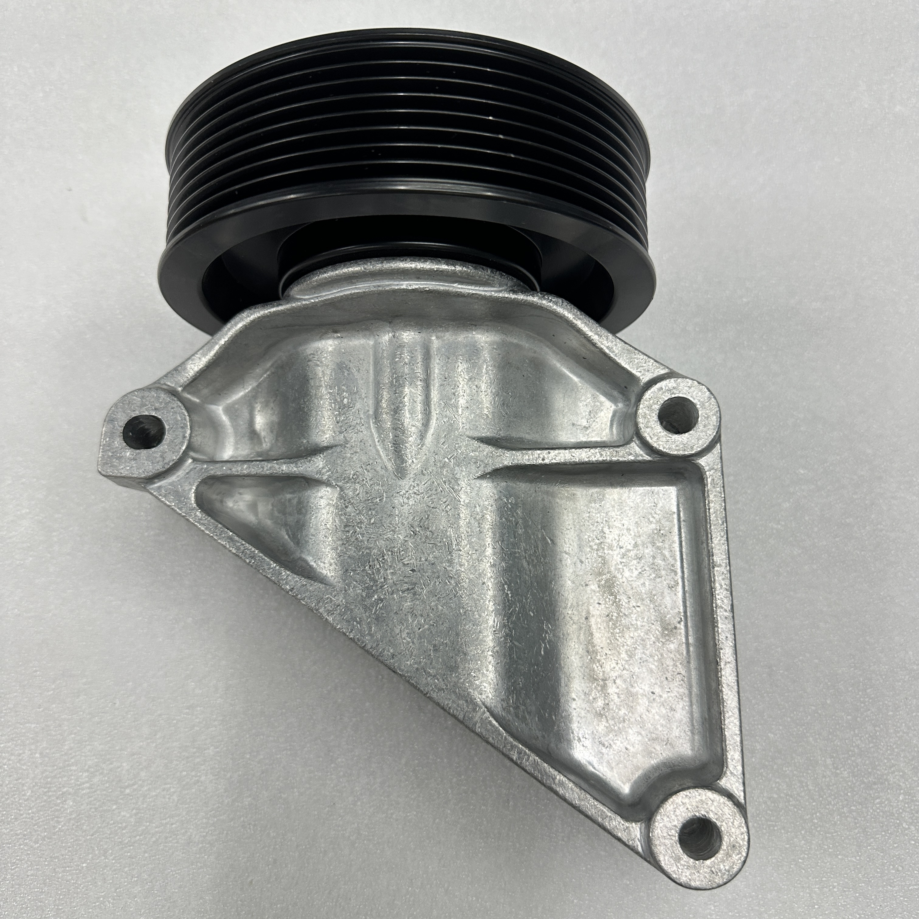 The auto parts are suitable for the JCB engine tensioner pulley pulley 320/08623 details Picture