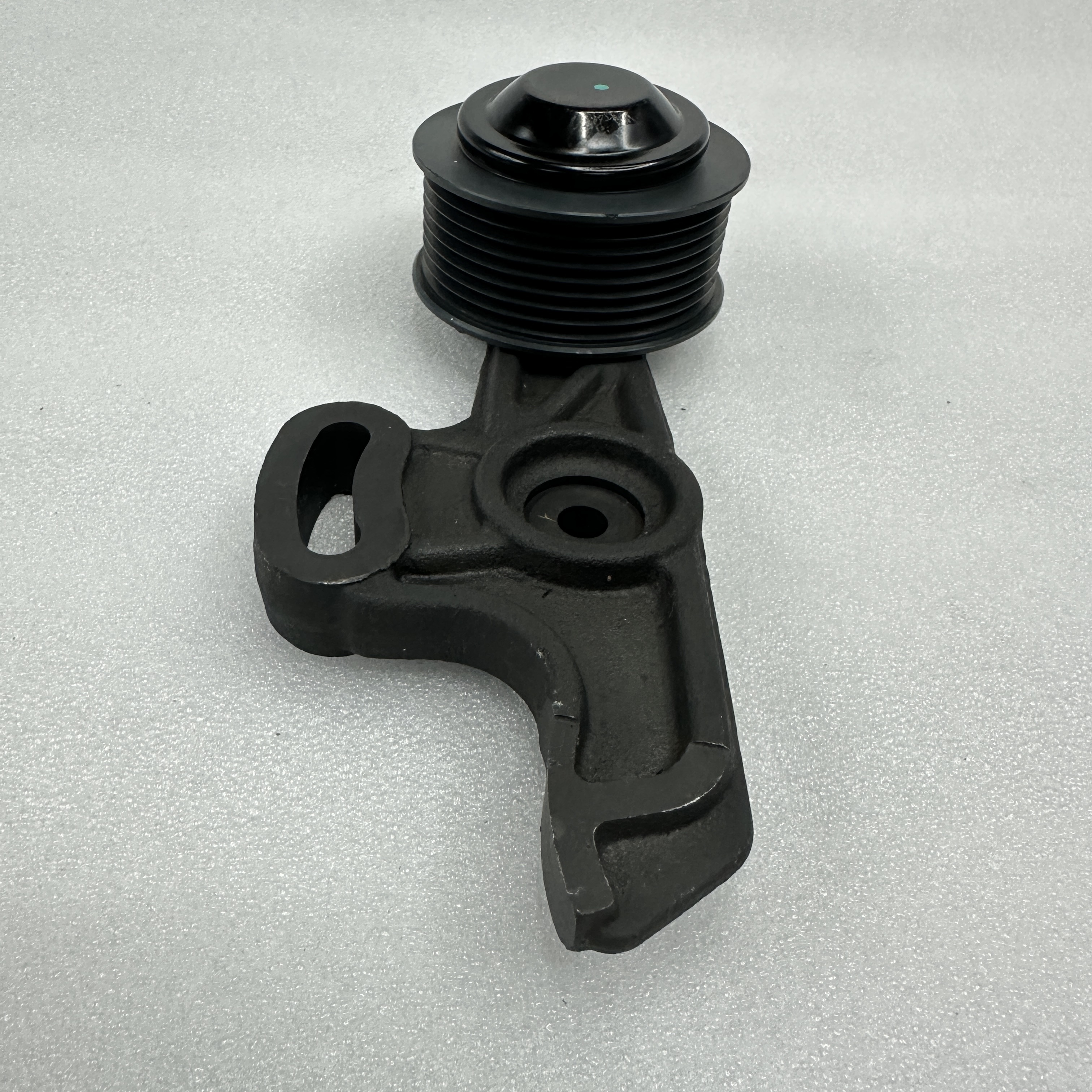 The auto parts are suitable for JCB JCB engine pulley tensioner pulley 320/08729 Specification image