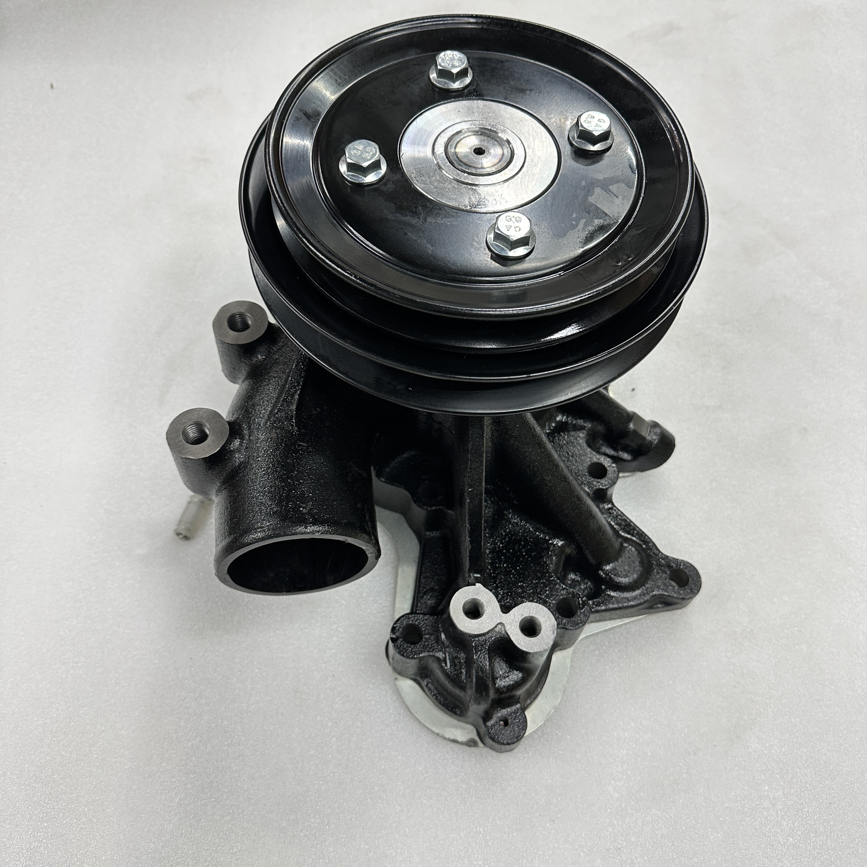Automotive parts are suitable for Mitsubishi 8DC9 8DCA11 engine cooling water pump ME995645 Application Scenario