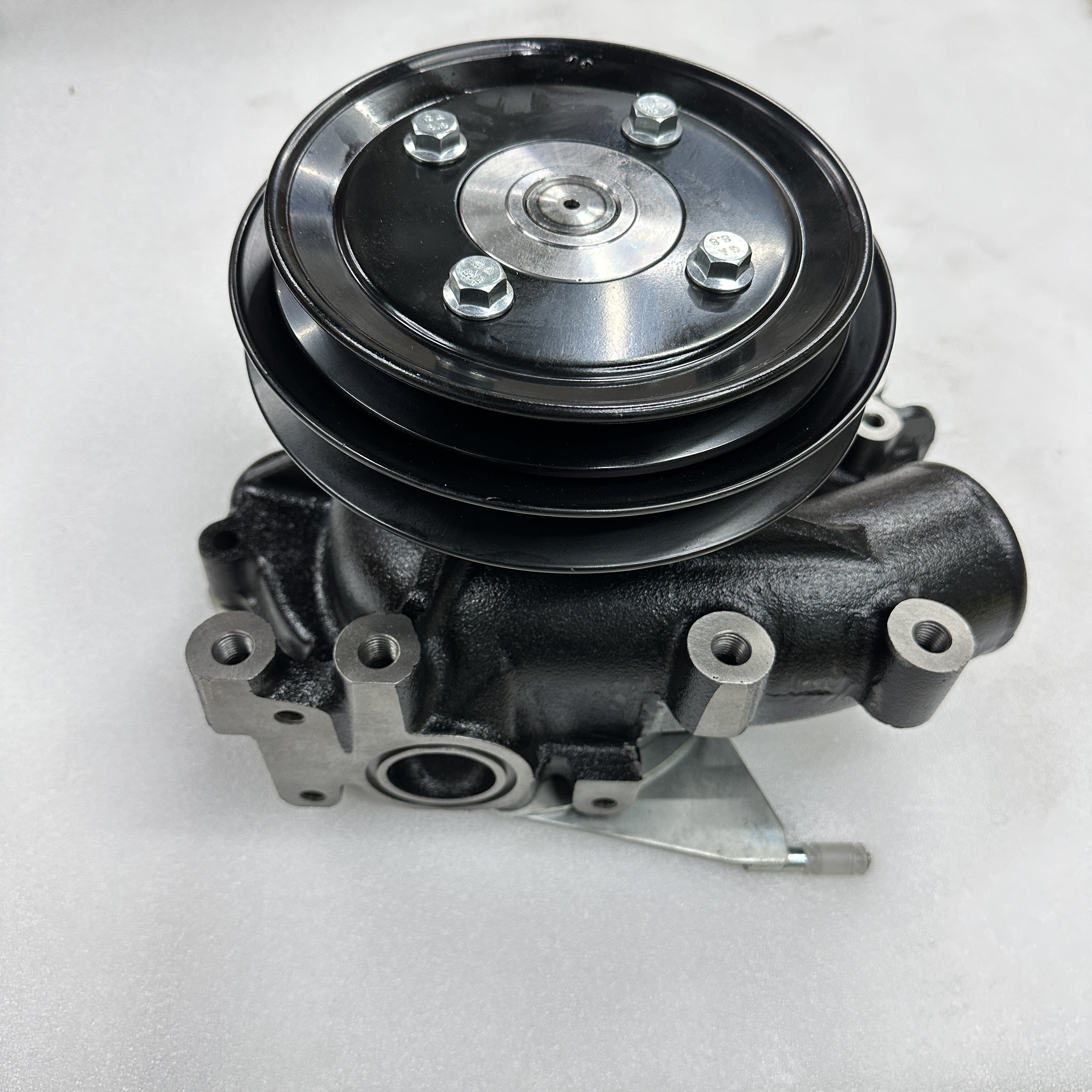 Automotive parts are suitable for Mitsubishi 8DC9 8DCA11 engine cooling water pump ME995645
