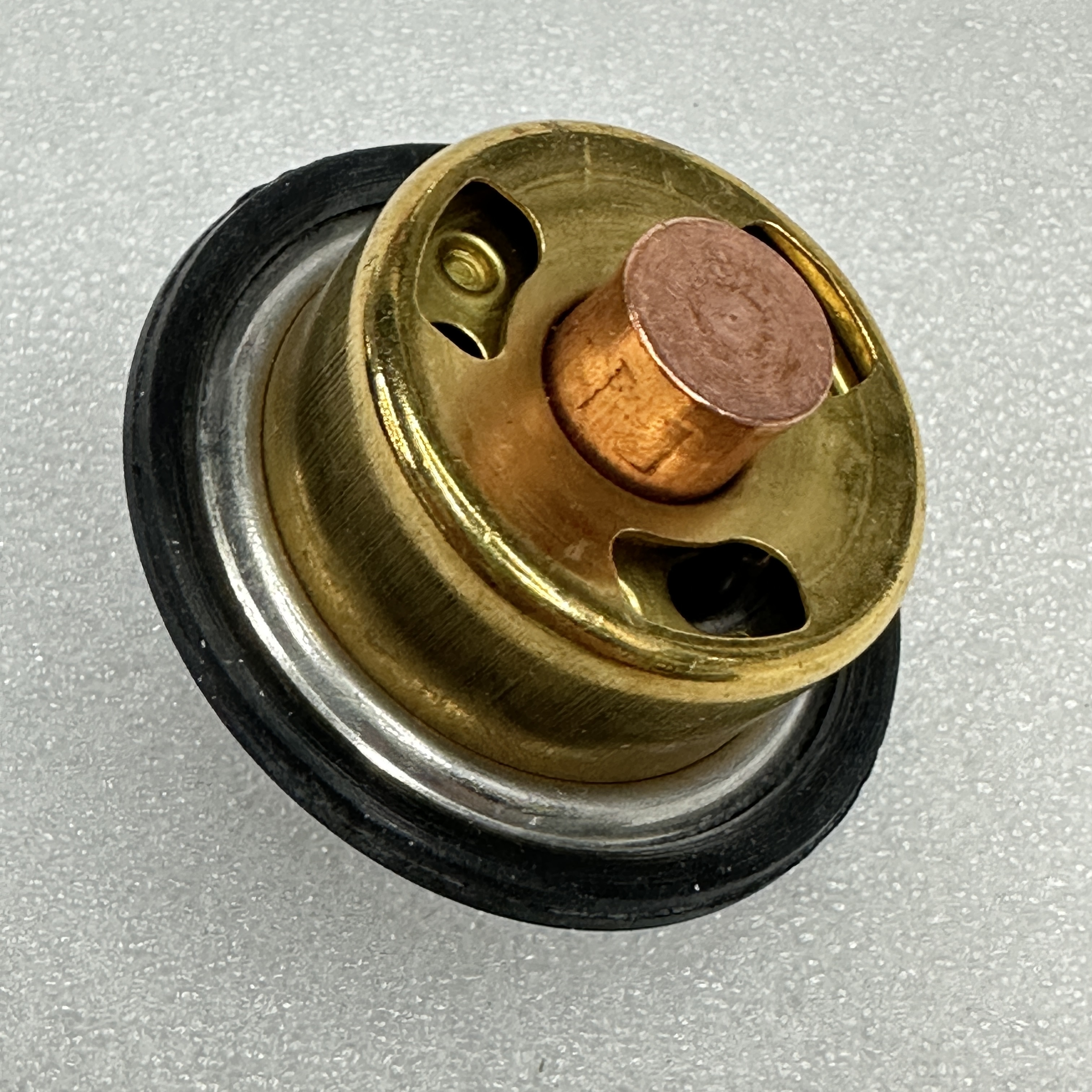 تنطبق لوازم السيارات على مبرد محرك جون دير القوي DZ1005555. Item Picture