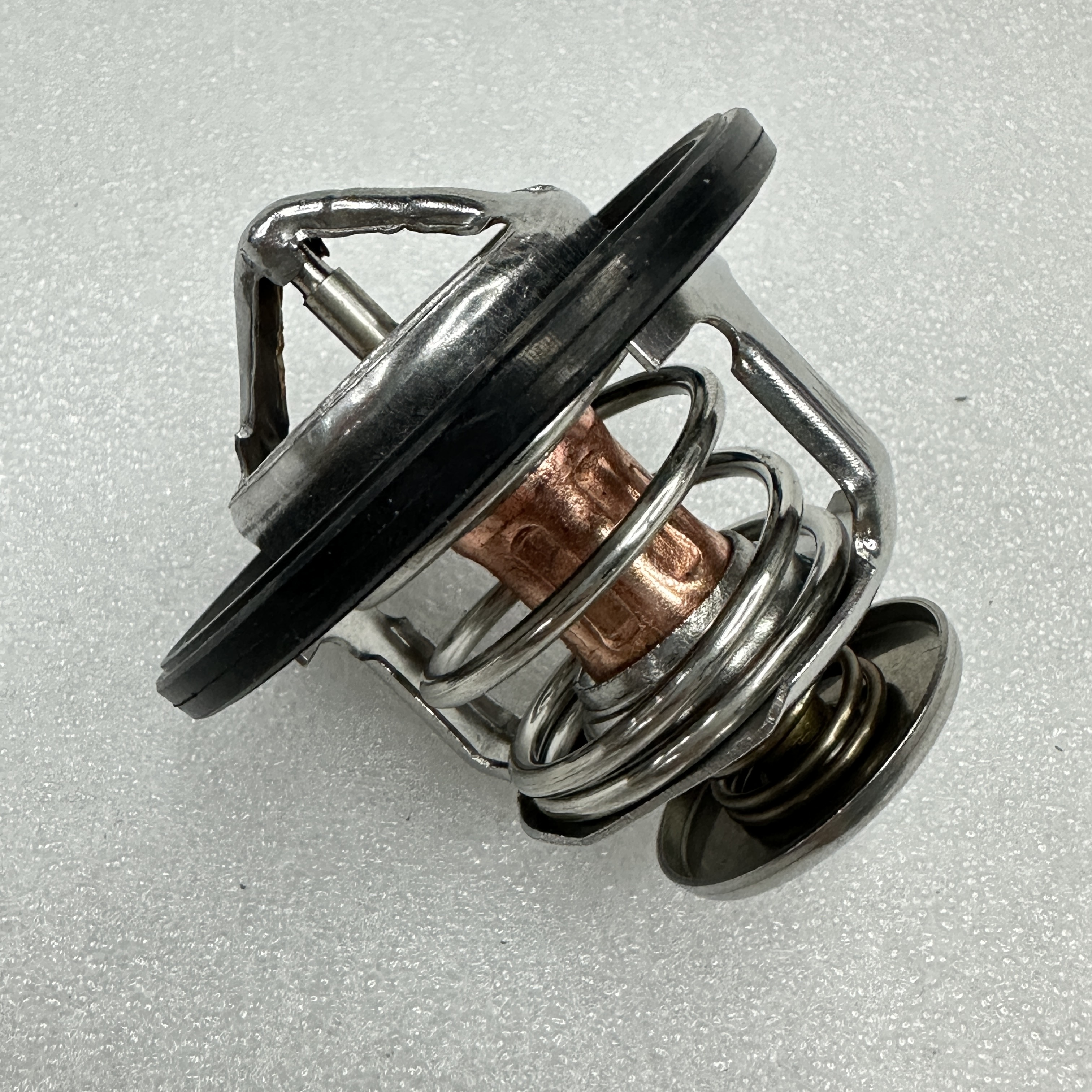 Auto parts for JCB engine cooling system thermostat 320/04618