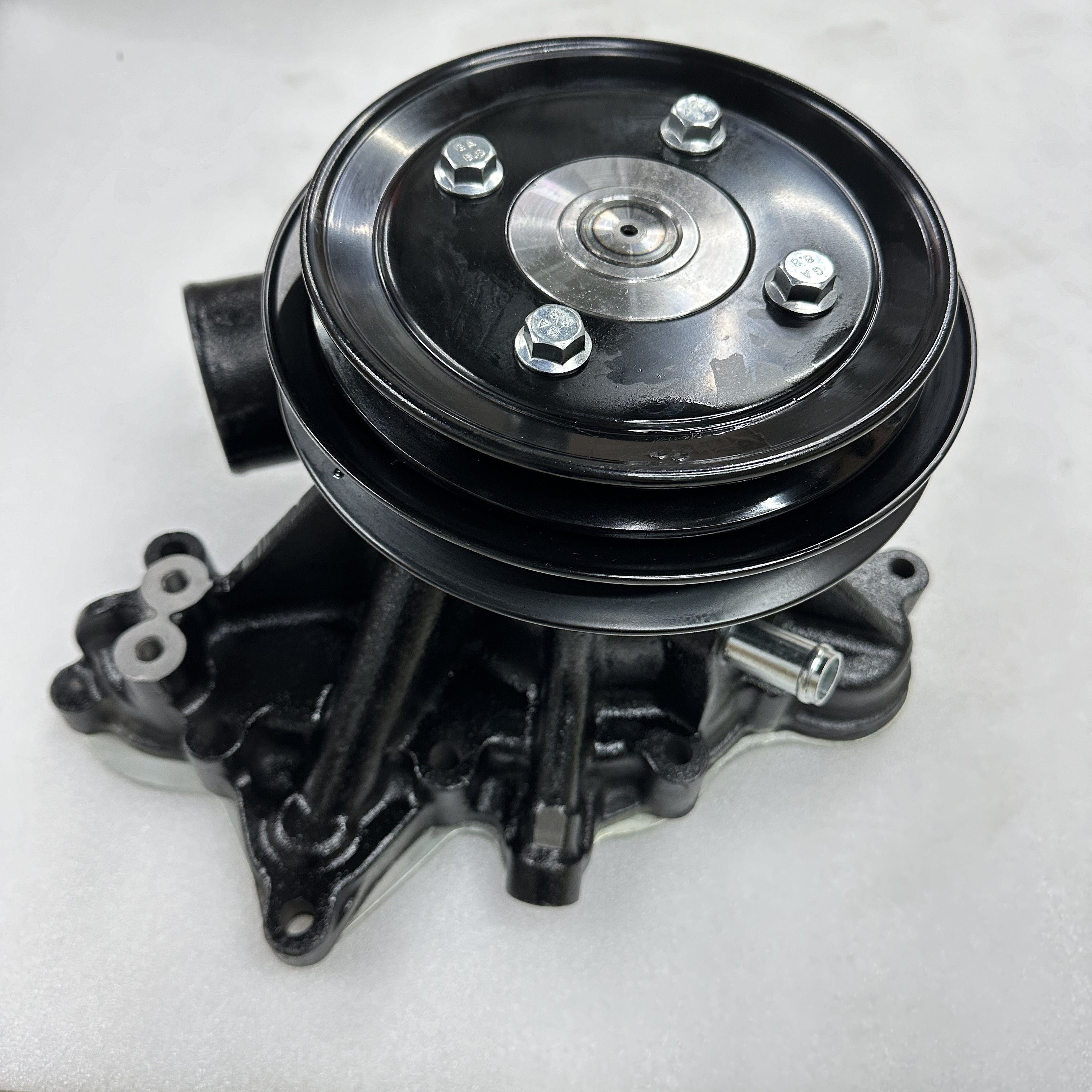 Automotive parts are suitable for Mitsubishi 8DC9 8DCA11 engine cooling water pump ME995645 Item Picture