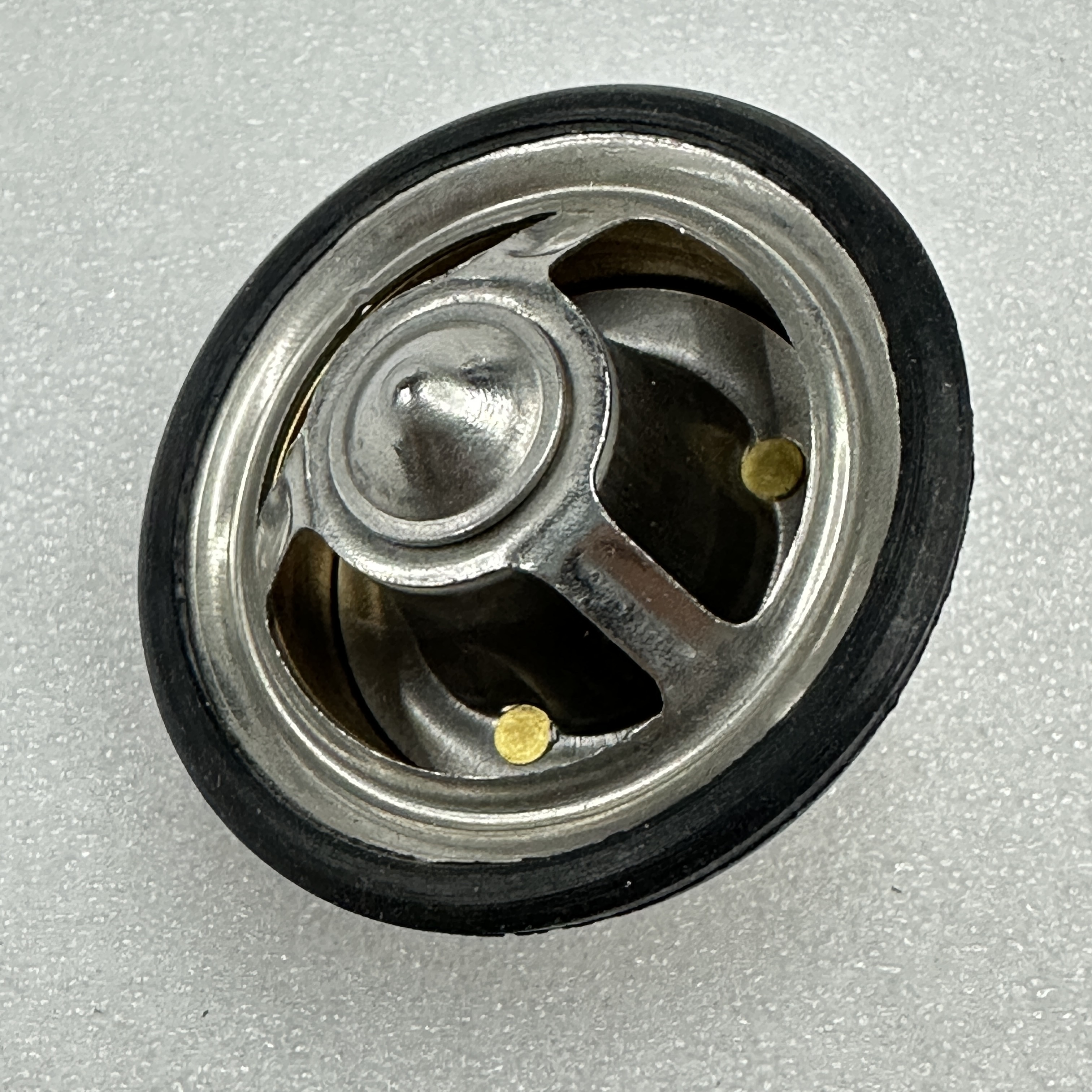 Auto parts for JOHN DEERE engine cooling thermostat DZ100555