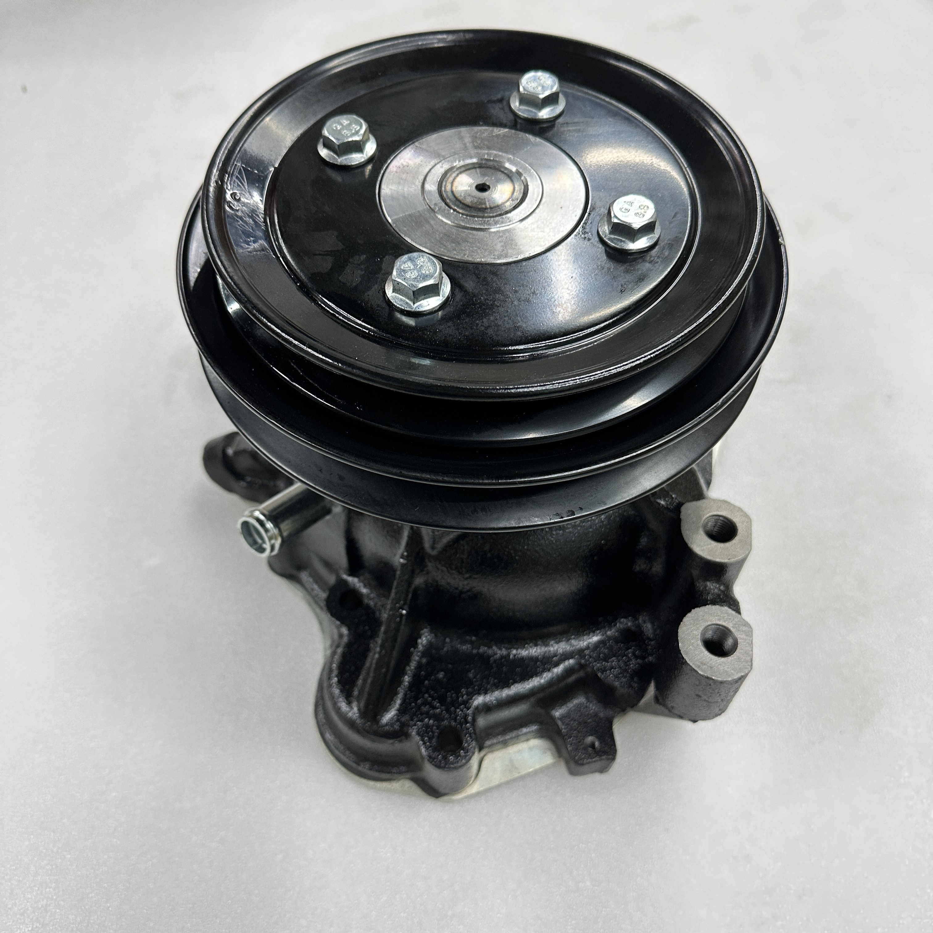 Automotive parts are suitable for Mitsubishi 8DC9 8DCA11 engine cooling water pump ME995645 details Picture