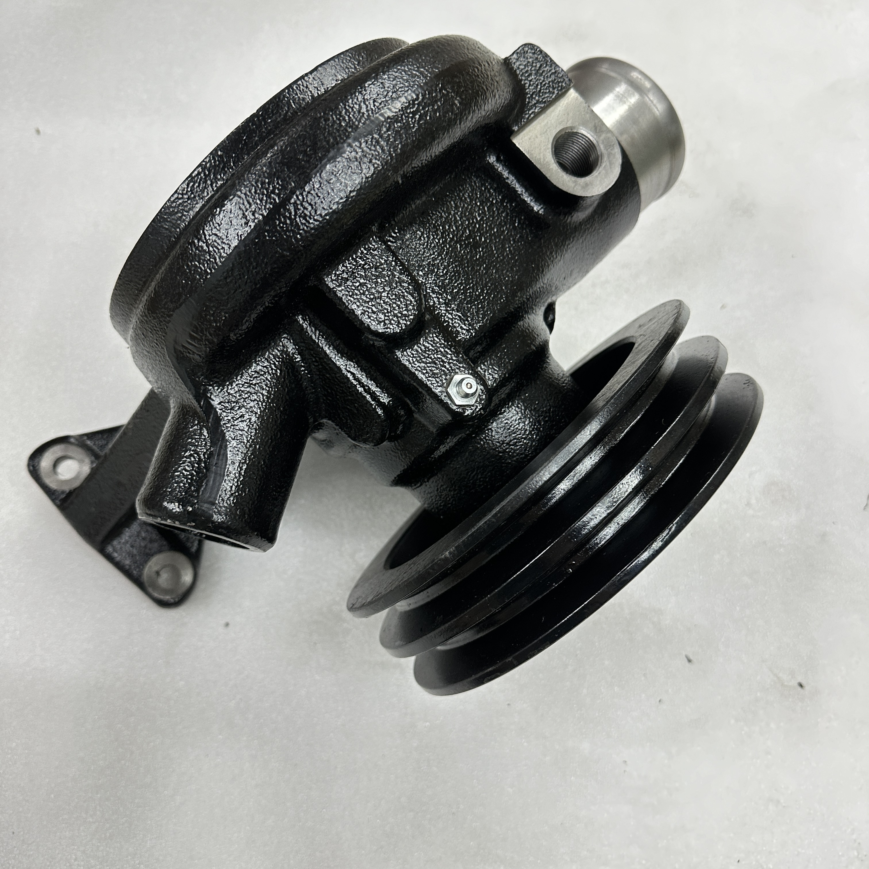 Automotive parts are suitable for modern D6CA cooling system water pumps 25100-84000 Application Scenario