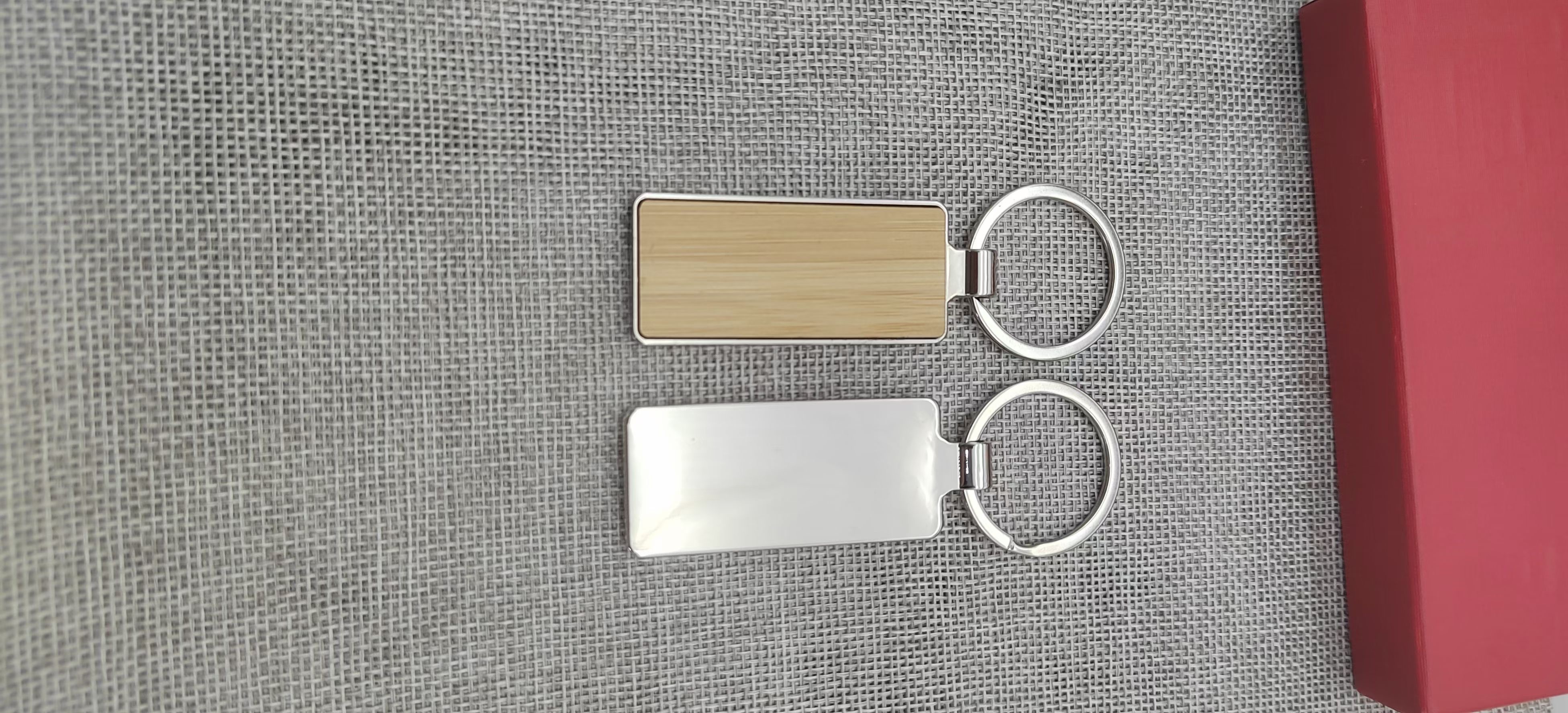 The bamboo strip advertising zinc alloy keychain can be freely replaced with logo advertising small gift keychain pendants as needed Specification drawing