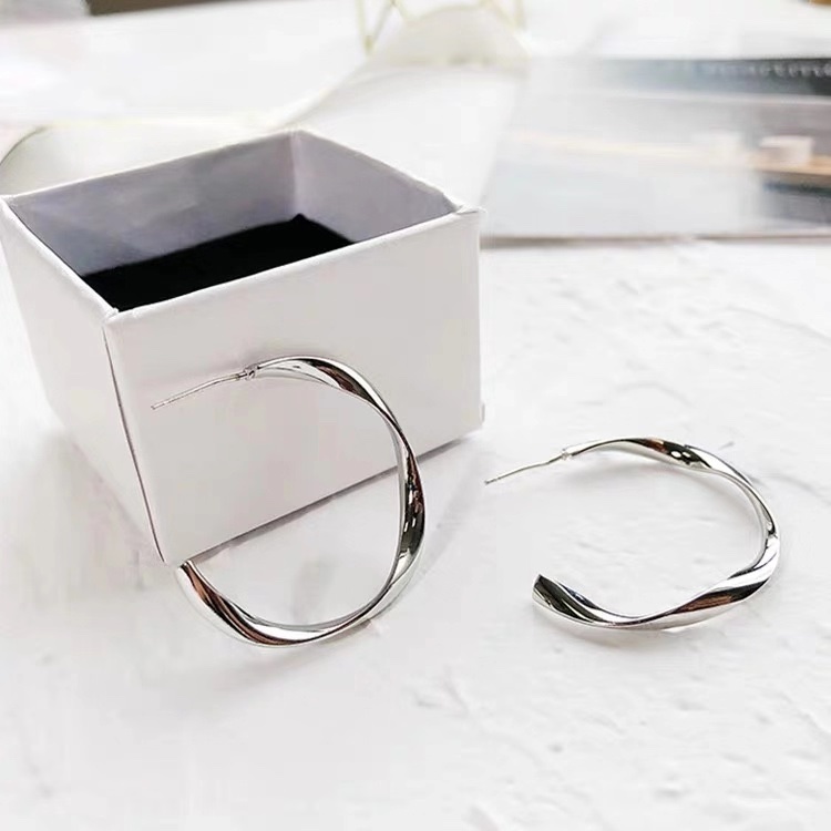 精致耳饰 高级感饰品 时尚女士必备款式 优雅耳饰轻奢风尚