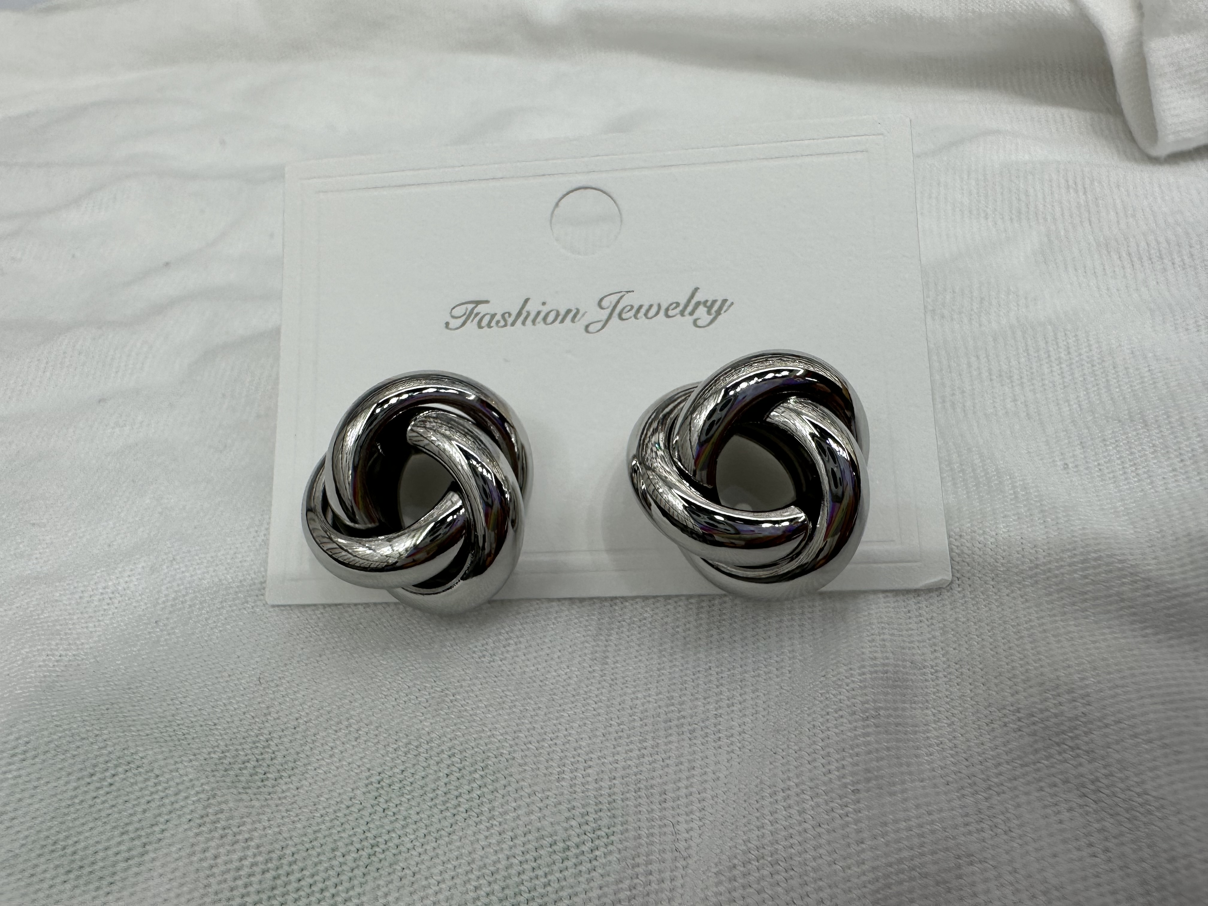 个性打结造型耳钉女镂空耳环简约小巧立体感耳饰耳环耳饰饰品详情图3