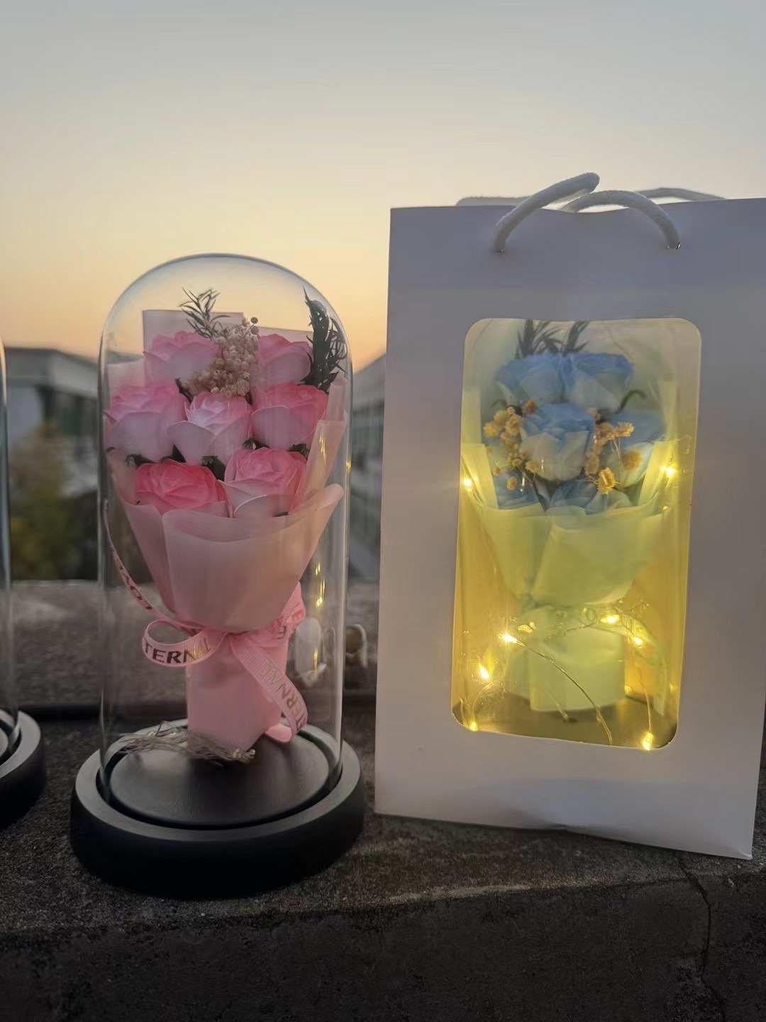 Thumb rose bouquet with glass cover, Valentine's Day, Teachers' Day and Mother's Day gift detail image 2