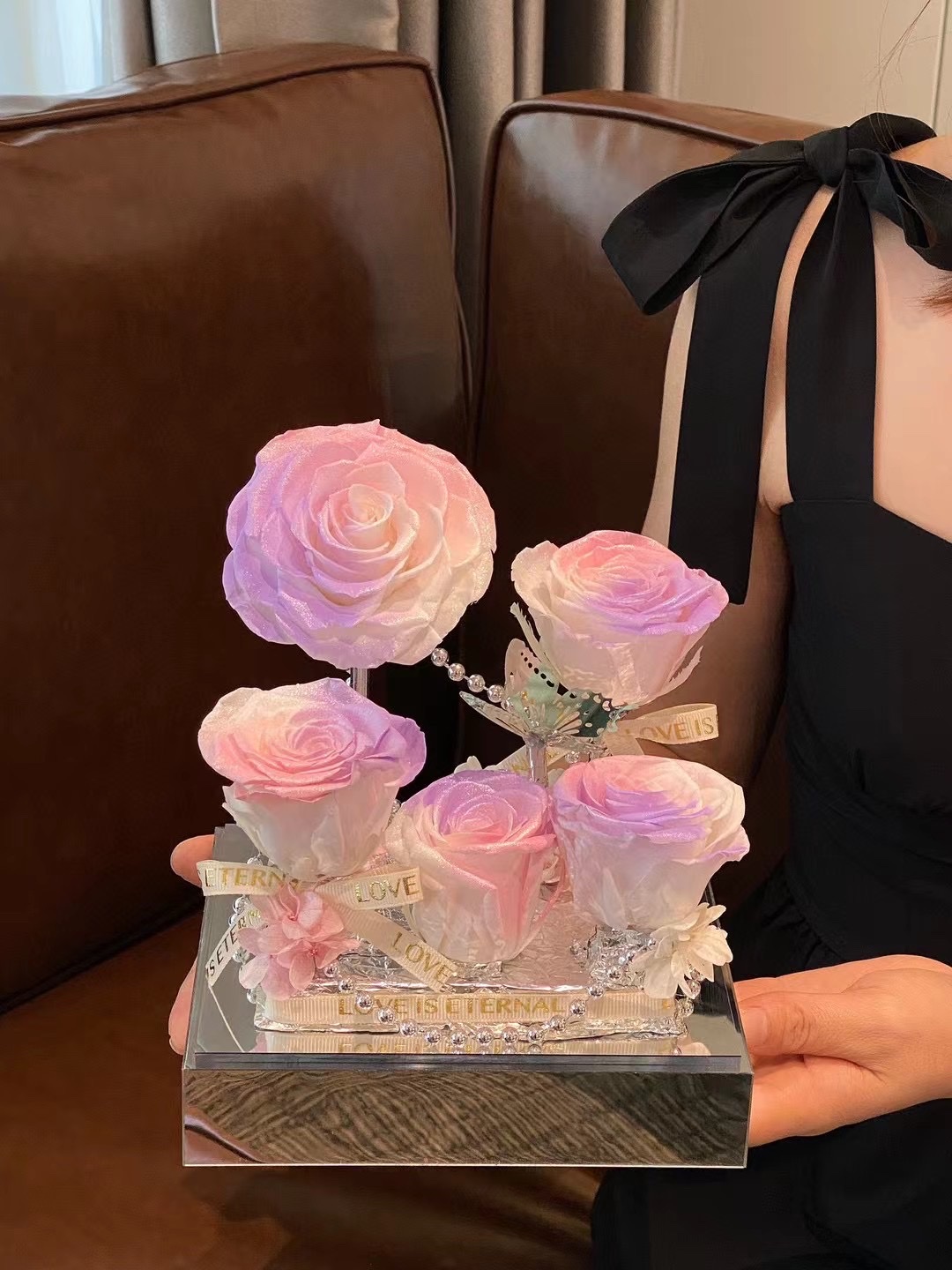 Acrylic preserved flower gifts for Valentine's Day detail image 3