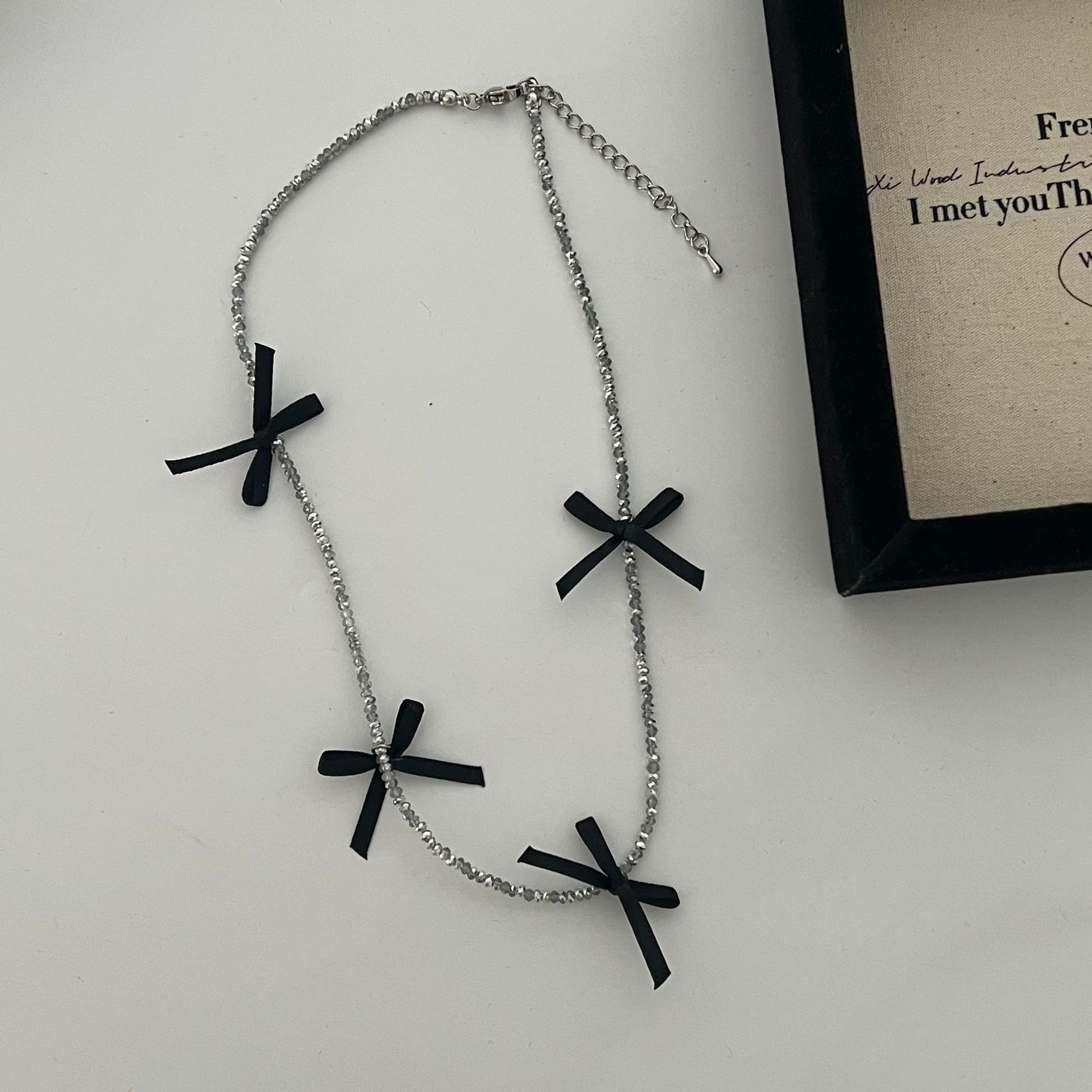 Crystal necklaces for women, sweet and cool accessories, bow pendants, short necklaces wholesale selection, fashionable and trendy jewelry accessories details Picture