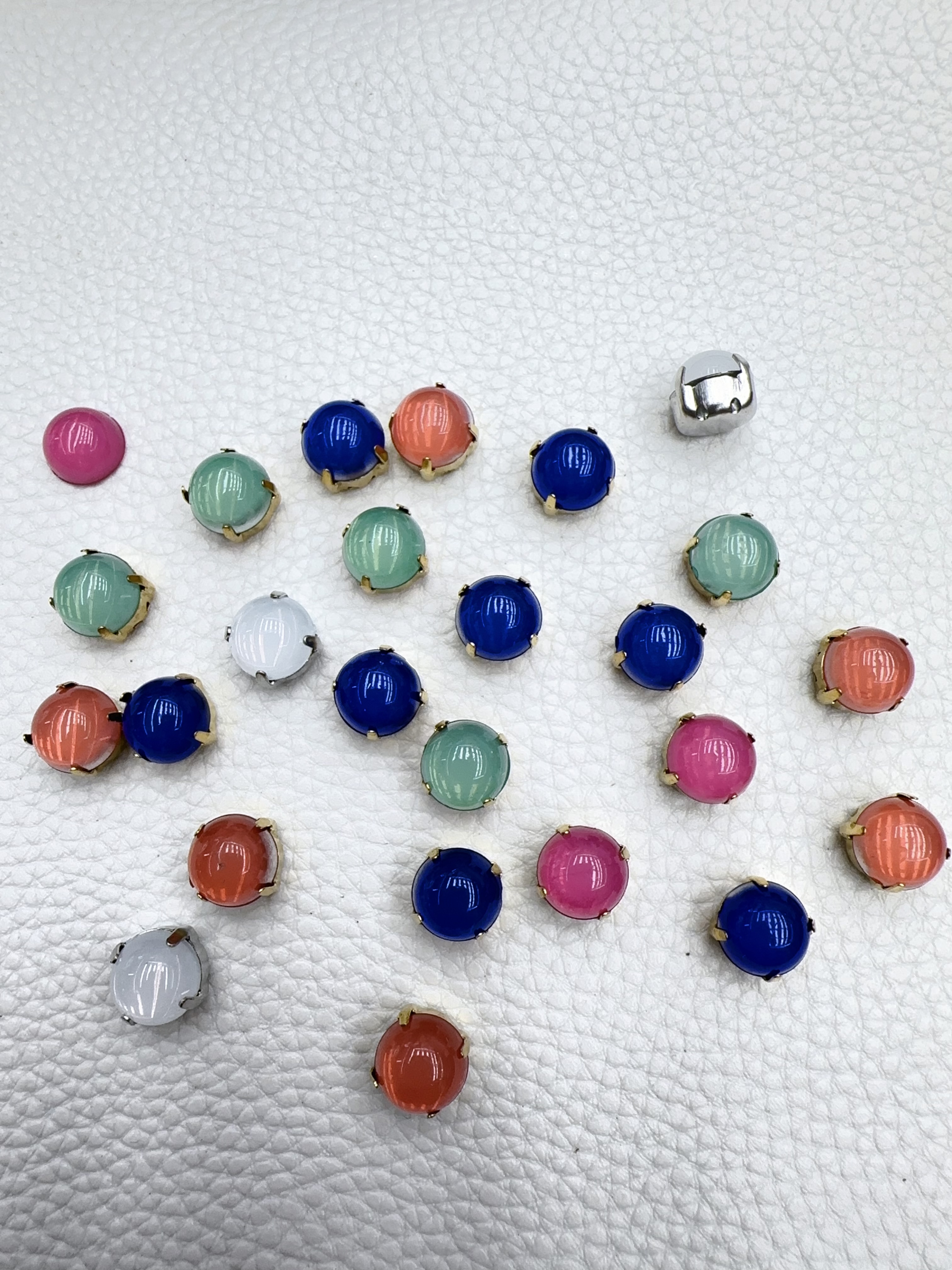 Wholesale water diamond, claw diamond, semi-round diamond, single claw hand-sewn diamond, DIY clothing, bags, grab diamond, accessories, accessories Specification image