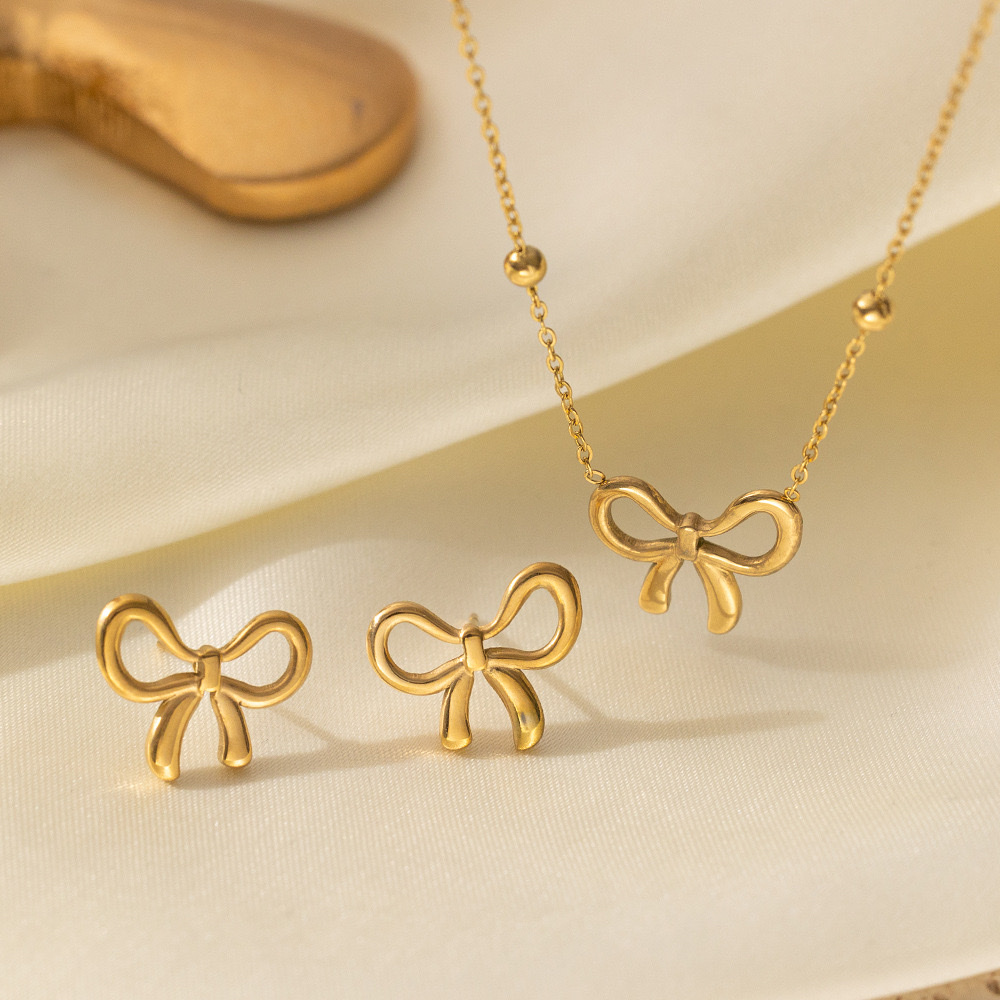 A niche design, a popular accessory, simple and versatile, light luxury, a princess on the run, a bow, round beads, and stainless steel bracelet for women