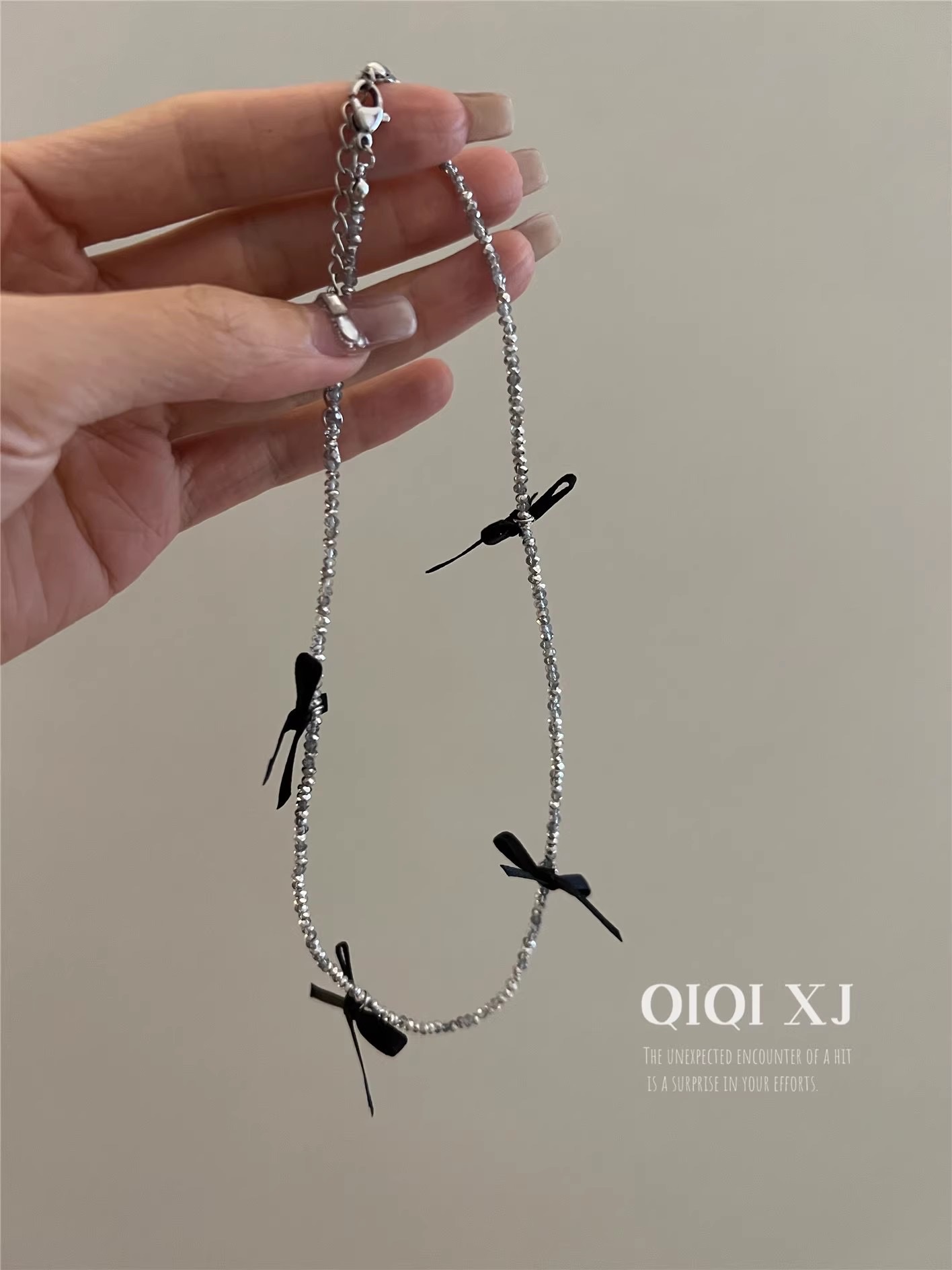 Crystal necklaces for women, sweet and cool accessories, bow pendants, short necklaces wholesale selection, fashionable and trendy jewelry accessories Item Picture