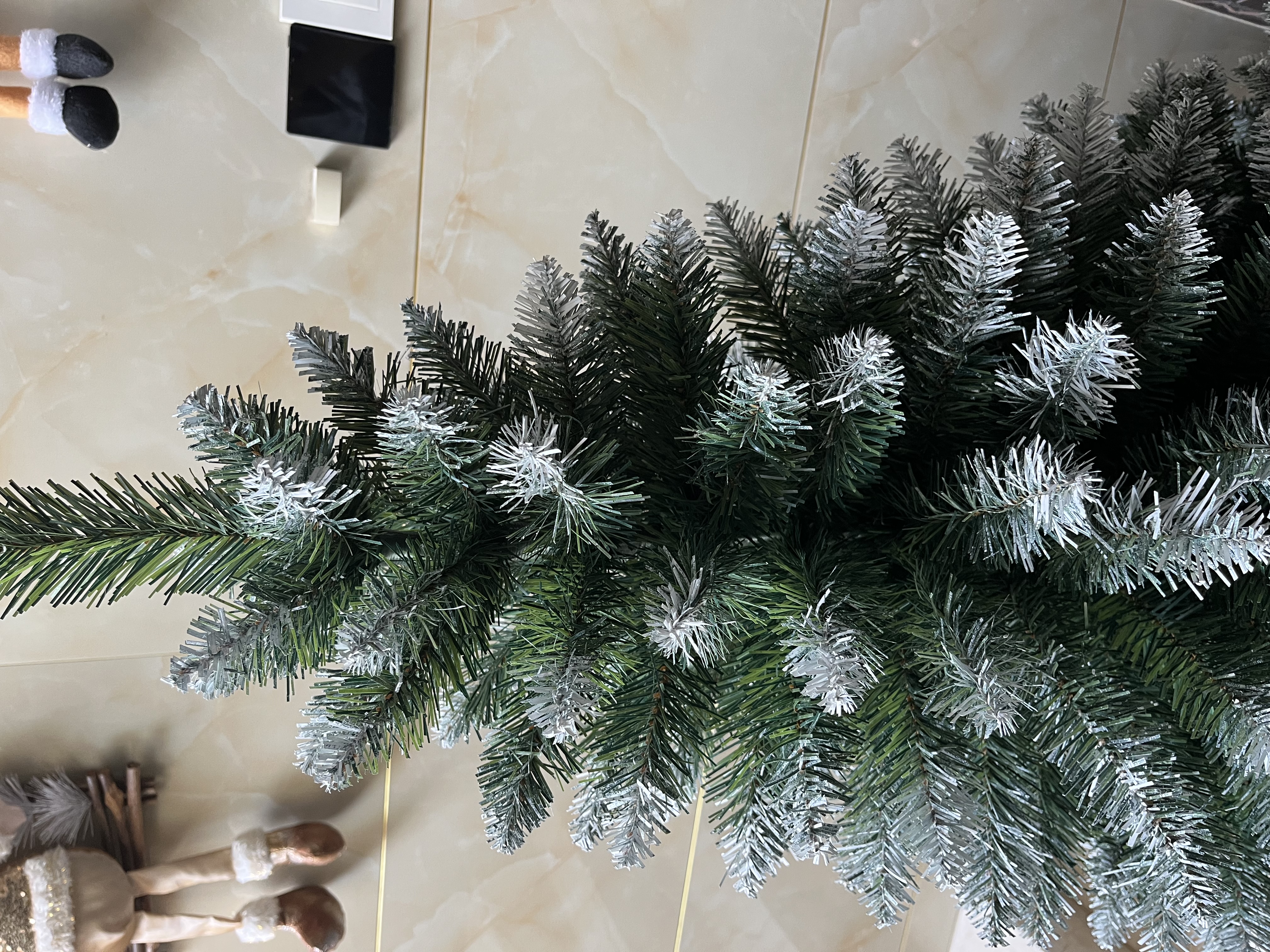A brand-new 1.5-meter white-pointed PVC Christmas tree, an encrypted luxurious snow-covered Christmas tree Specification image