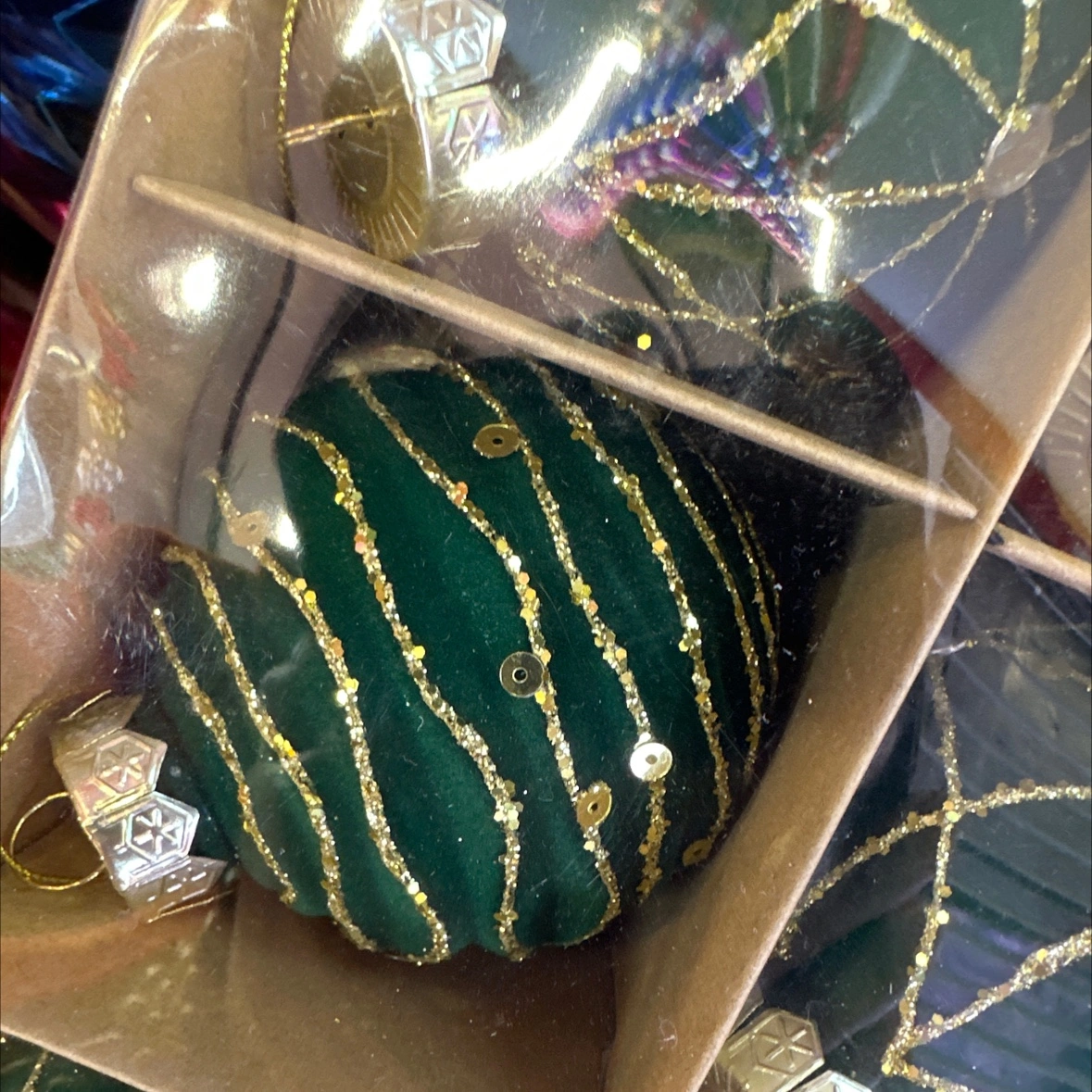 Christmas plush hand-painted balls are packaged in 9 paper boxes detail image 1