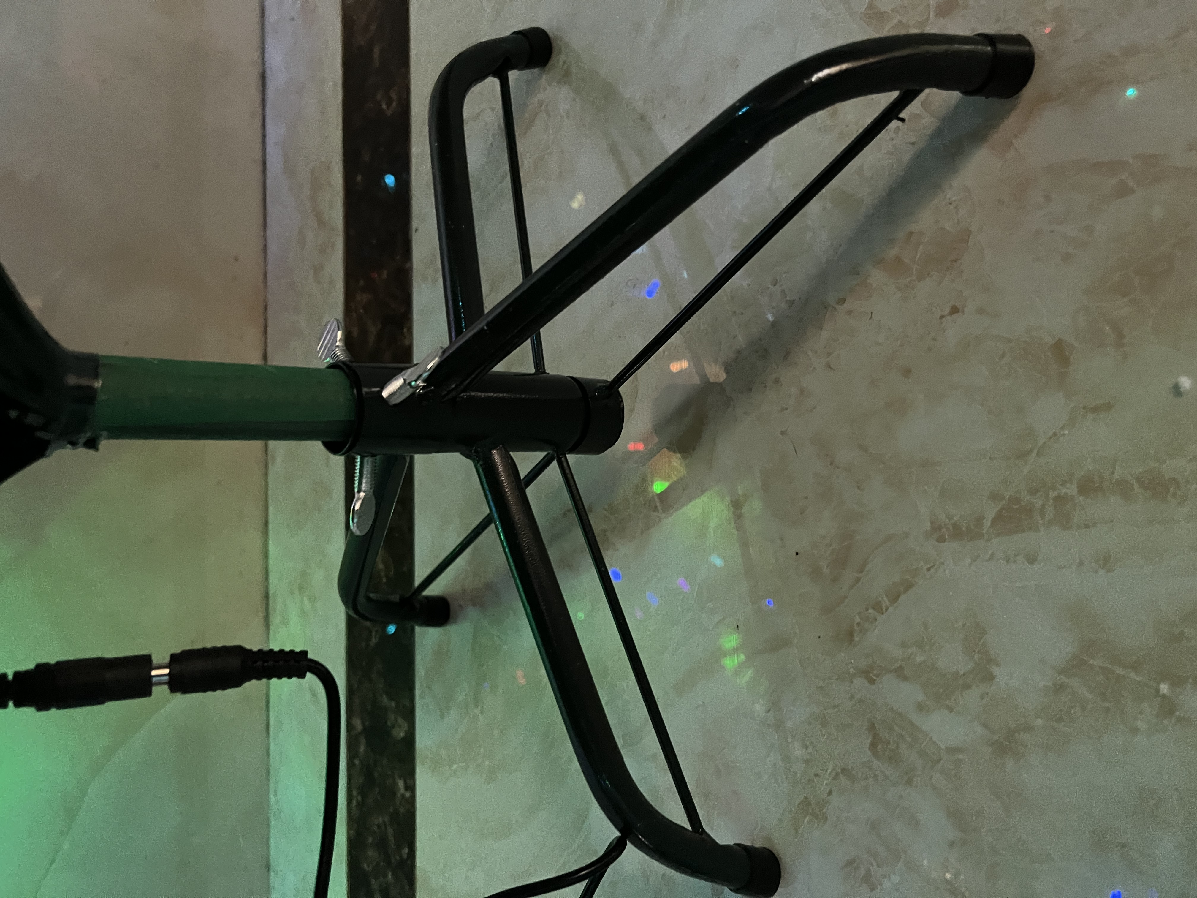 A brand-new 1.5-meter white-pointed PVC Christmas tree, an encrypted luxurious snow-covered Christmas tree Item Picture