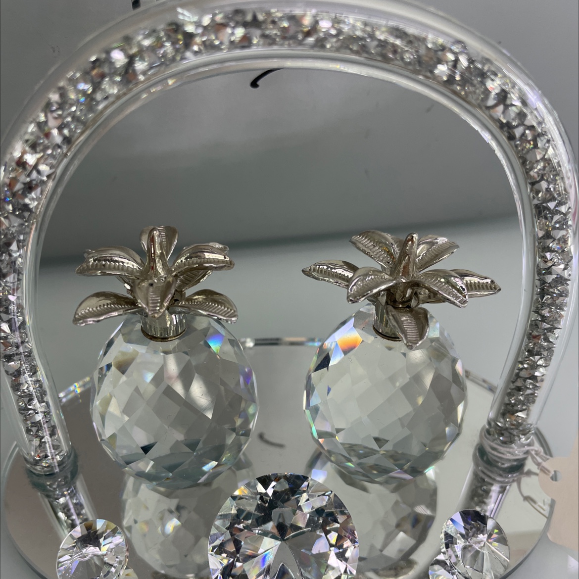 Two transparent pineapples with silver-iron decoration, two small bricks ➕ a large diamond art transparent glass arrangement, exquisite silver broken brick decoration