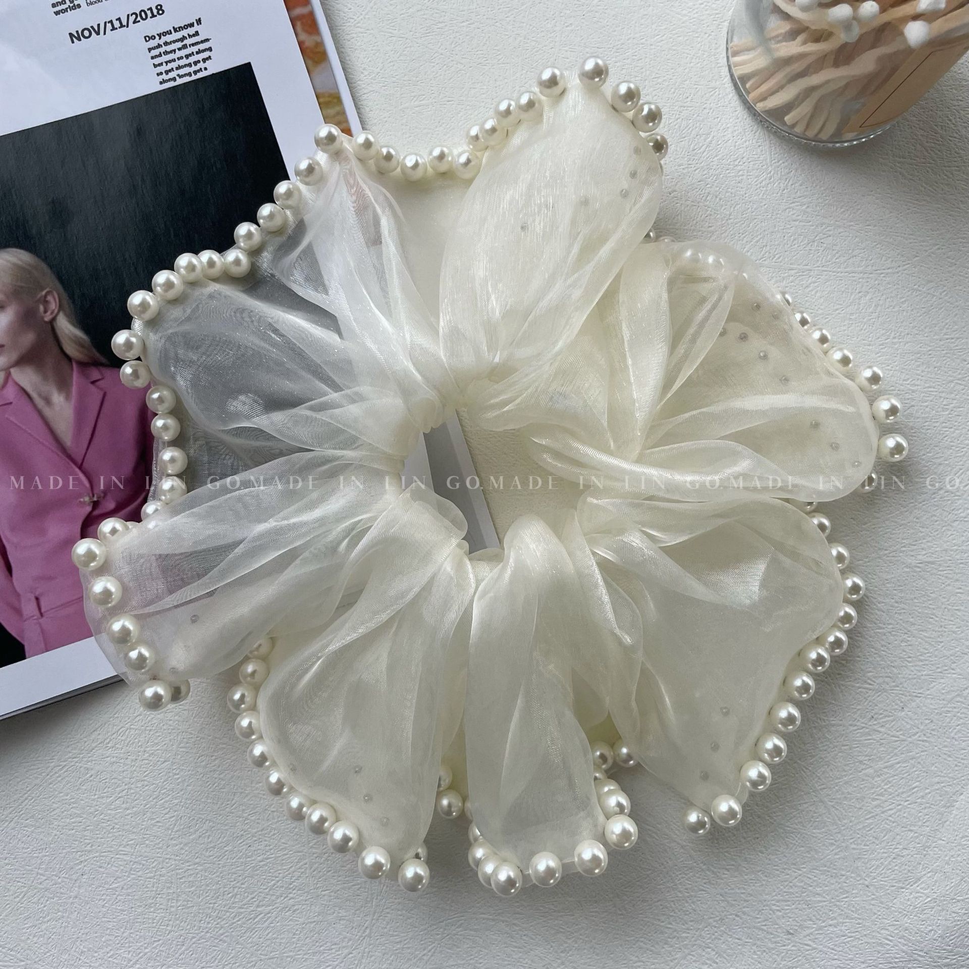 Large Mesh Scrunchie Large Colon Circle Female 2024 New Temperament Pearl Head Rope High Ponytail Ball Head Leather Band Summer Application Scenario