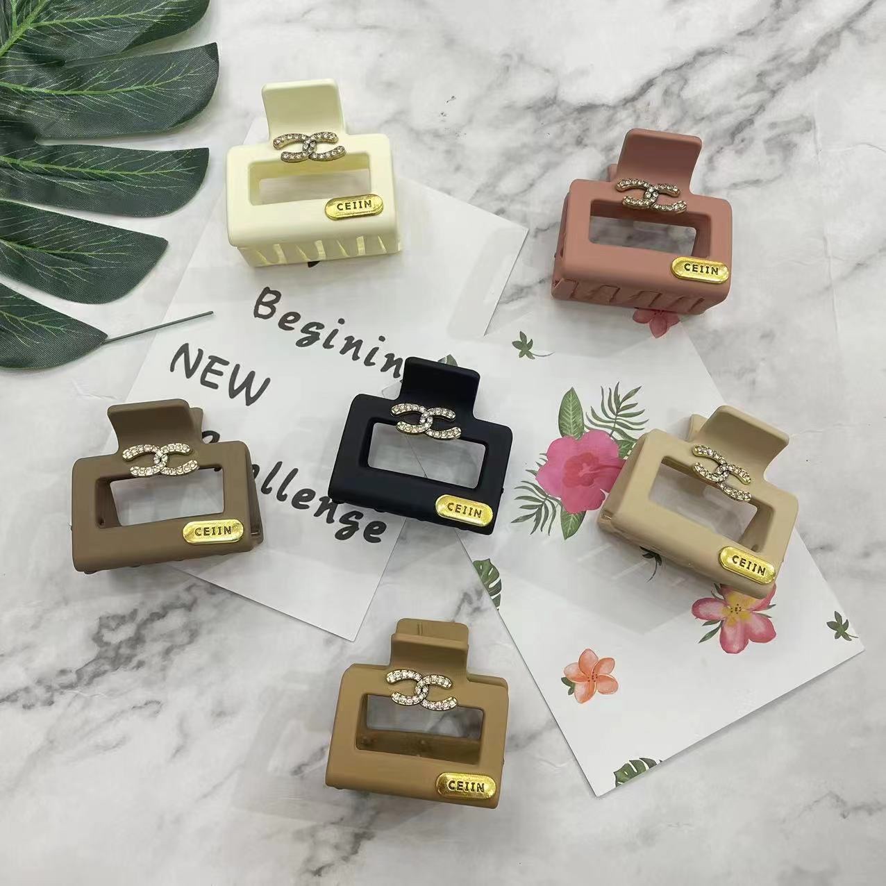 4.5 cm shark clip Hair accessory, elegant ladies' accessory headwear, hair clip Specification image