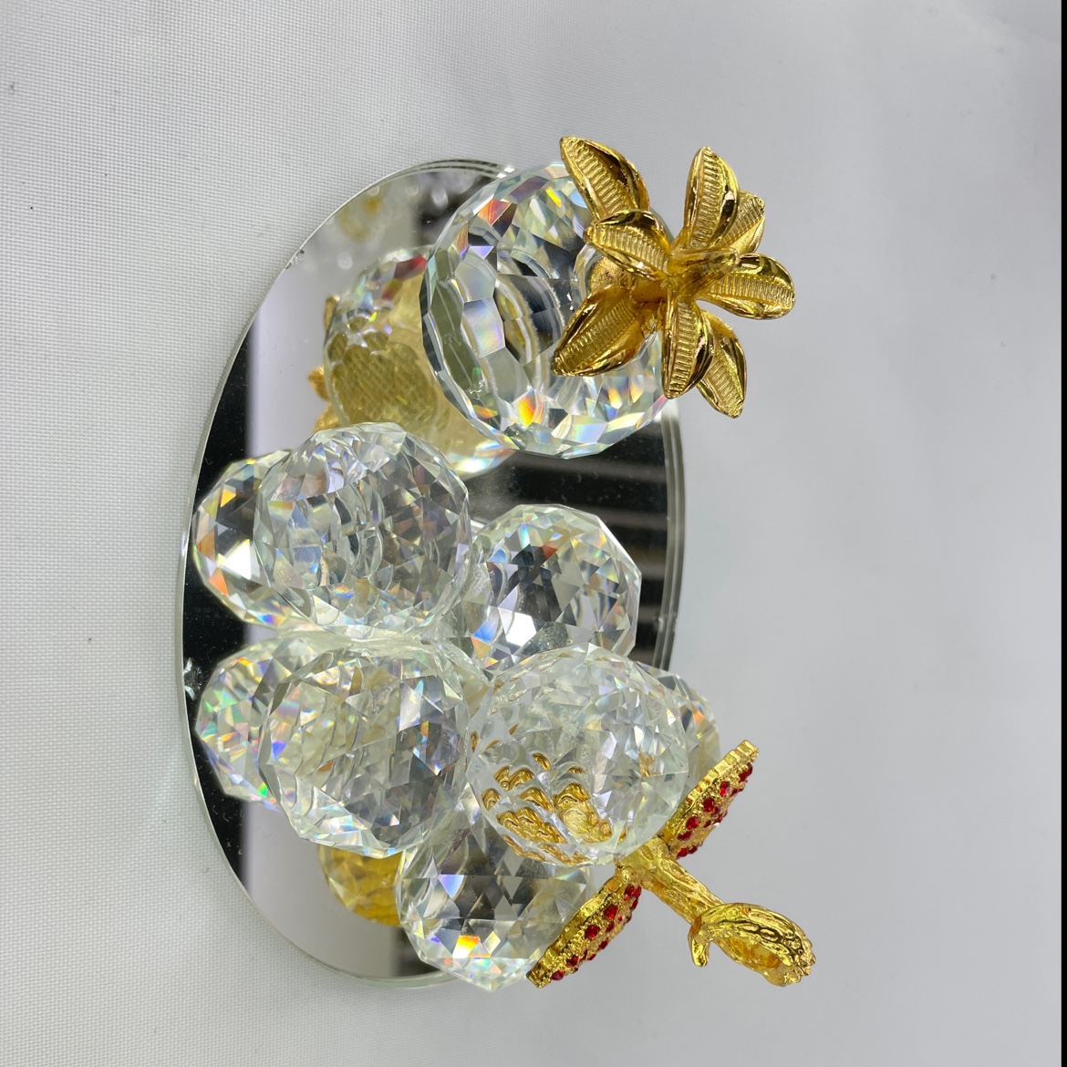 Pineapple ➕ grape figurine with added metal leaf design makes the product look more exquisite and sell well, very exquisite transparent glass figurine
