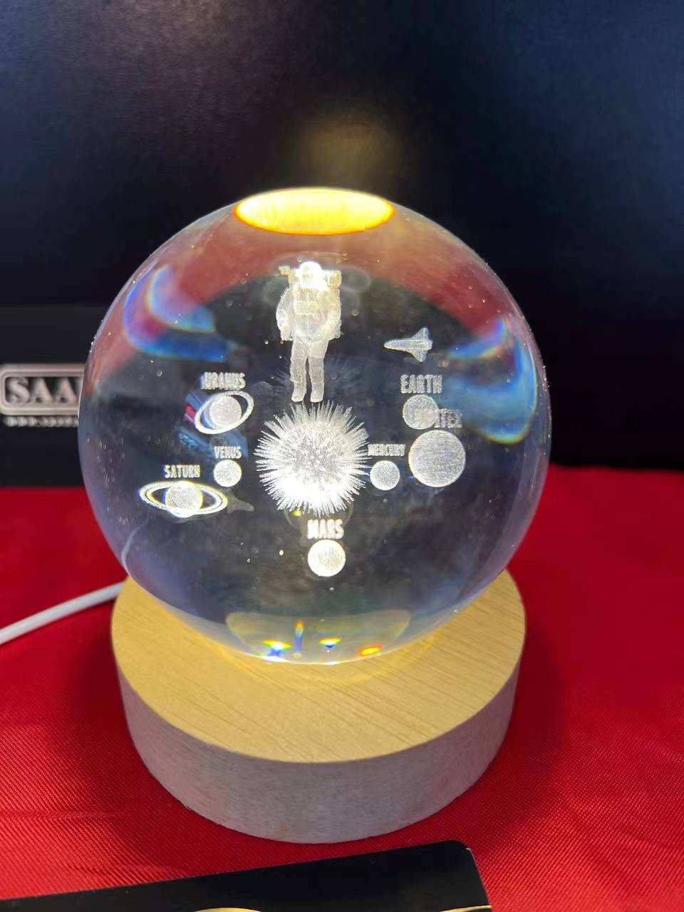 宇航员星空白水晶球3d发光摆件内雕小夜灯创意玻璃球装饰实木底座 详情图9
