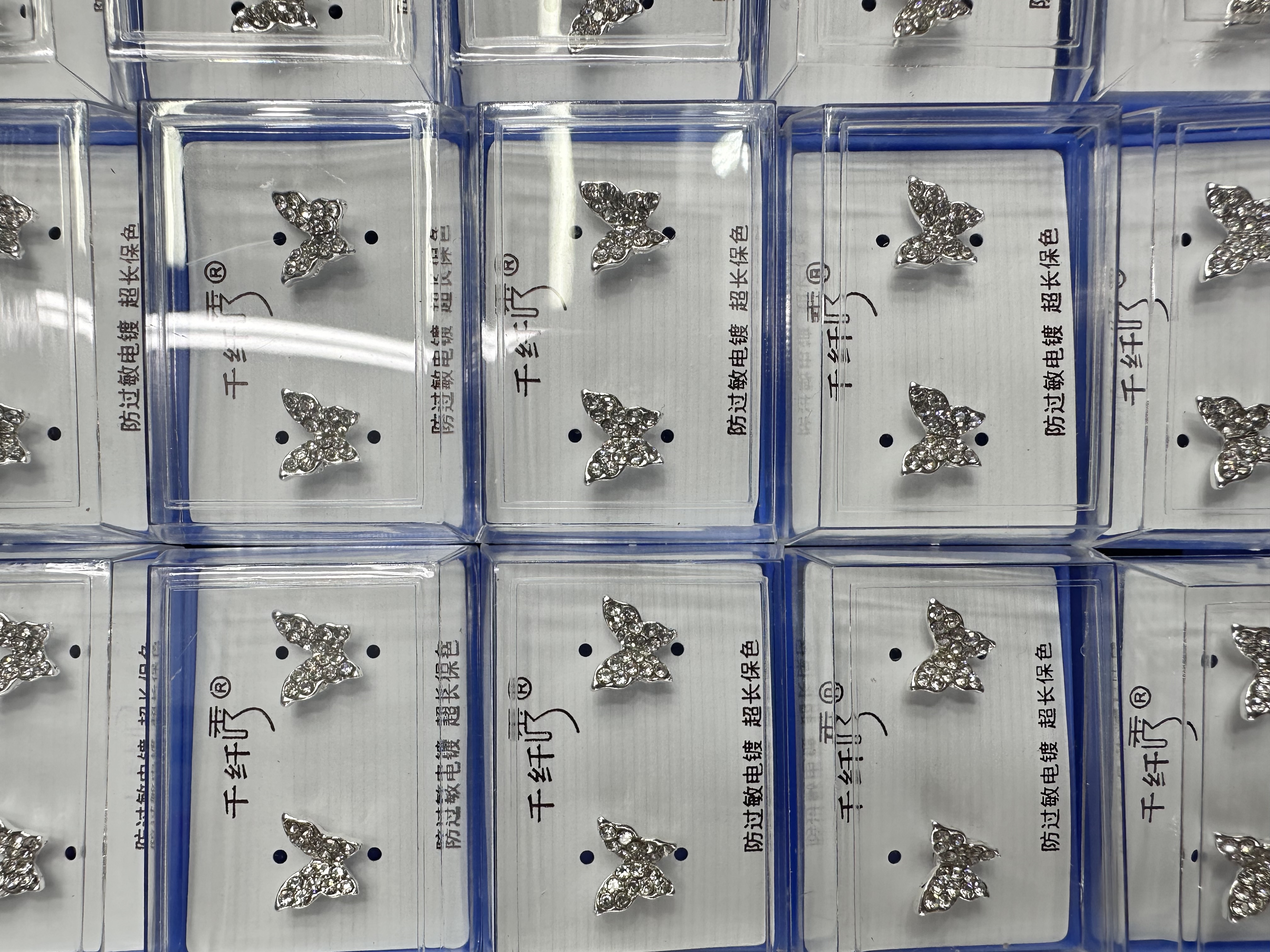 千纤秀耳钉，高级感饰品 时尚女士耳饰 简约优雅耳饰品精致耳环