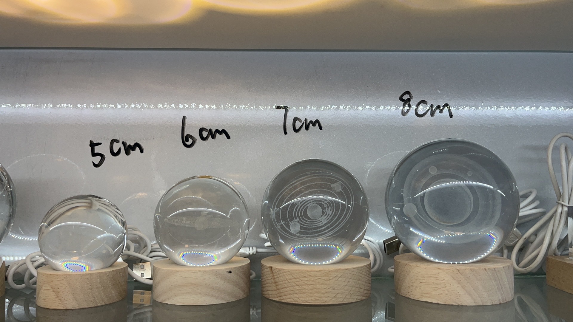 宇航员星空白水晶球3d发光摆件内雕小夜灯创意玻璃球装饰实木底座 图