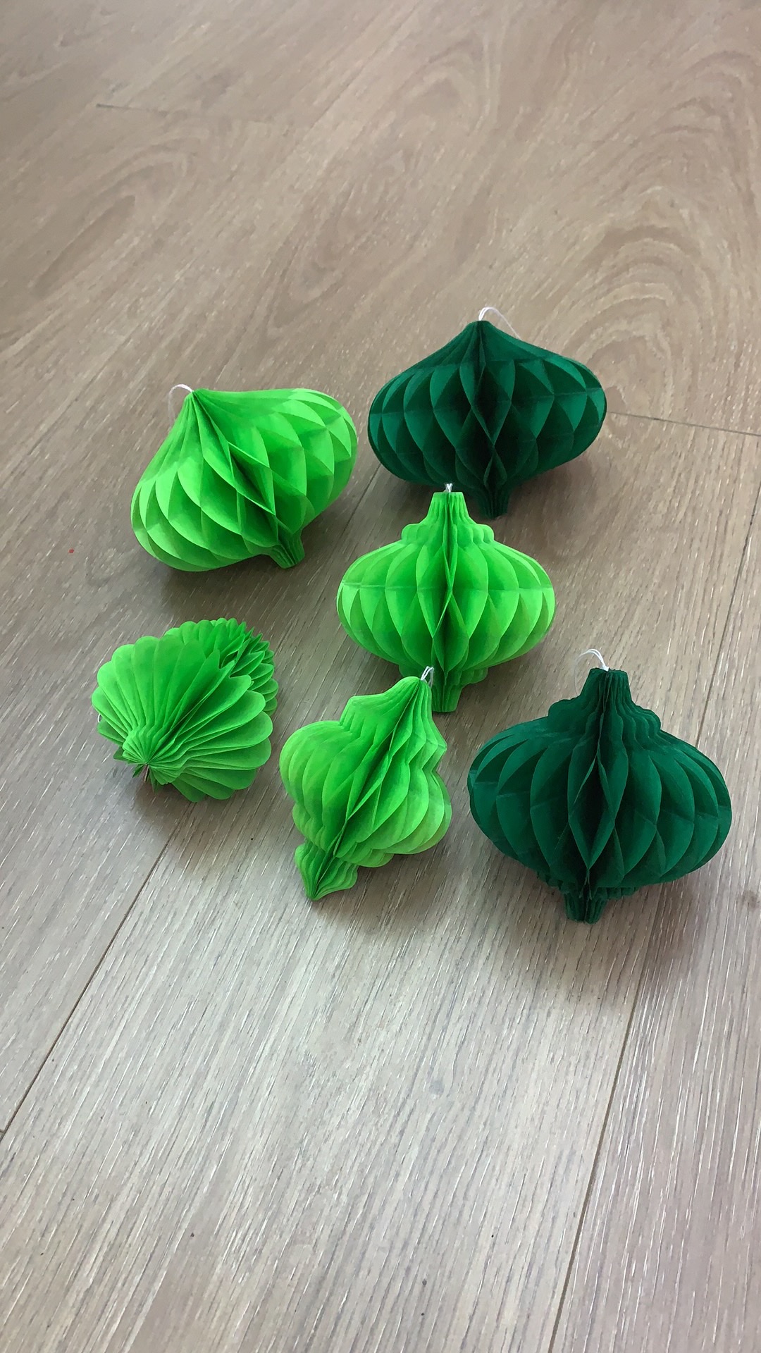 圣诞节日装扮必备 圣诞蜂窝造型纸球挂饰细节图
