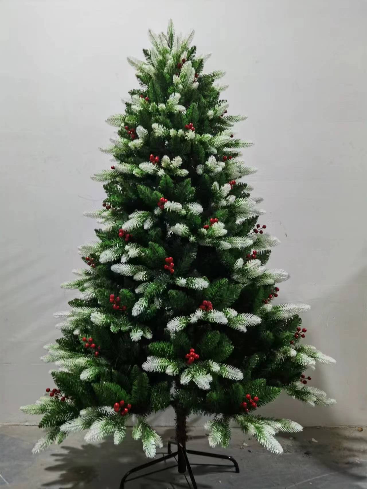 Christmas gift sets and Christmas tree decoration items add a festive atmosphere to your Christmas