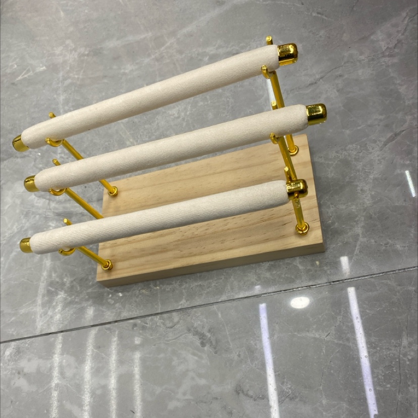 展示三层金边戒指架米色产品图