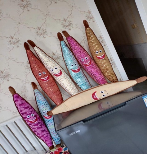 Colorful banana-shaped plush toy, throw pillow, pillow toy, made of plush material, safe and environmentally friendly, children's favorite educational toy, luminous toy Item Picture