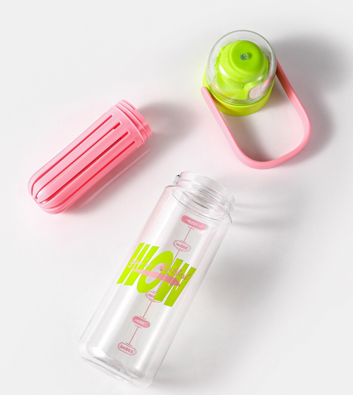 Large-capacity sports water cups are fashionable for both men and women in summer Item Picture