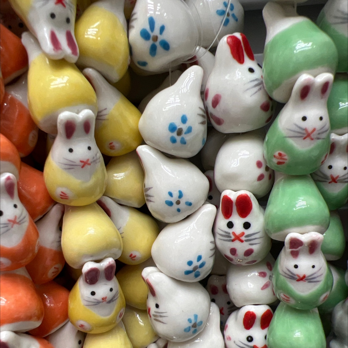 厂家直销陶瓷珠、异形珠、动物珠子招财猫手工DIY手链项链耳环皆可。欢迎新老客户来样定做。网红串珠，好物推荐细节图