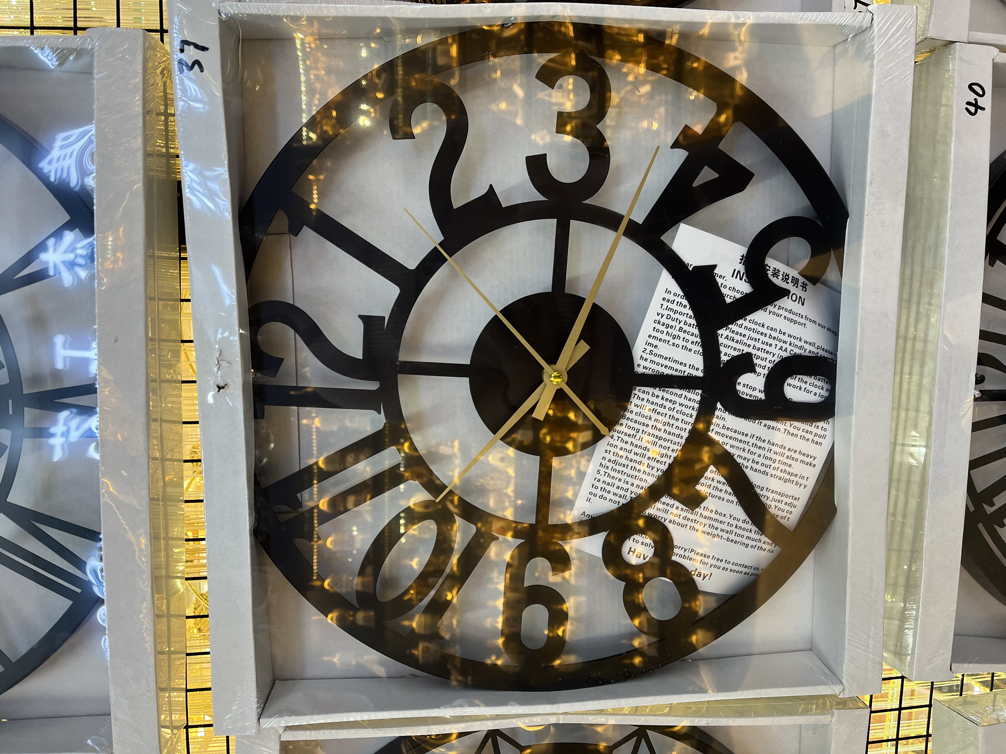 外贸出口的铁艺钟，精雕细刻的高端定制产品，单个内盒包装，每箱20个，家居装饰的必备神器，出口世界各地，实用装饰并存的设计