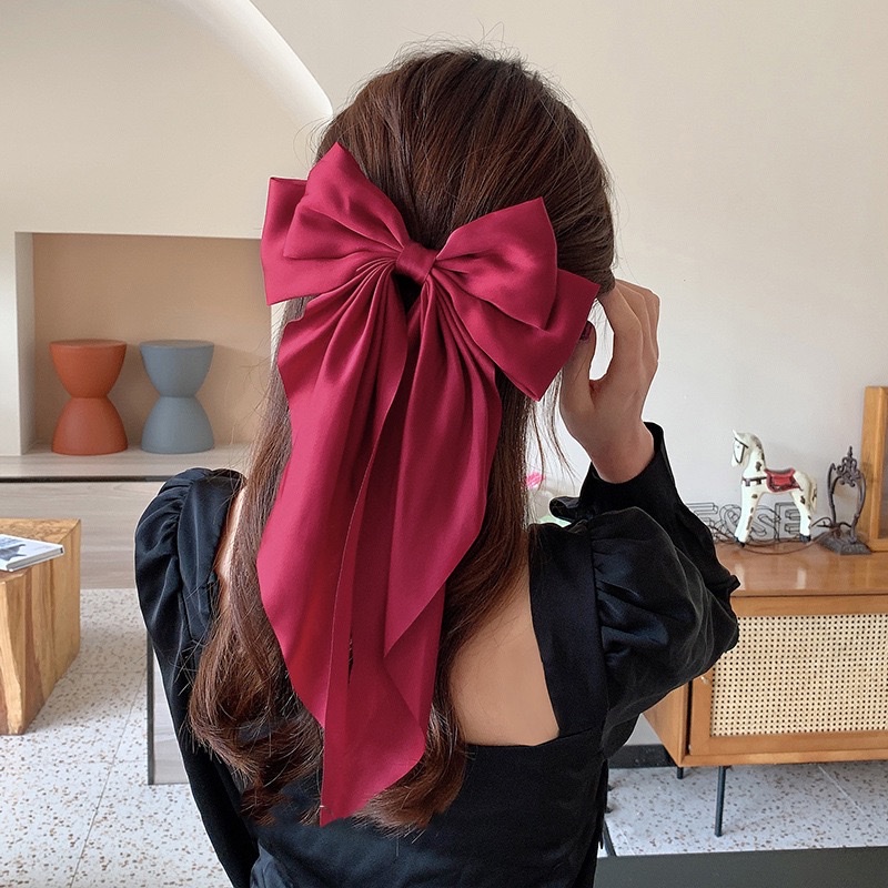 The new spring hairpin with a large red bow at the back of the head, a popular 2024 model, is a stylish headwear and hair accessory