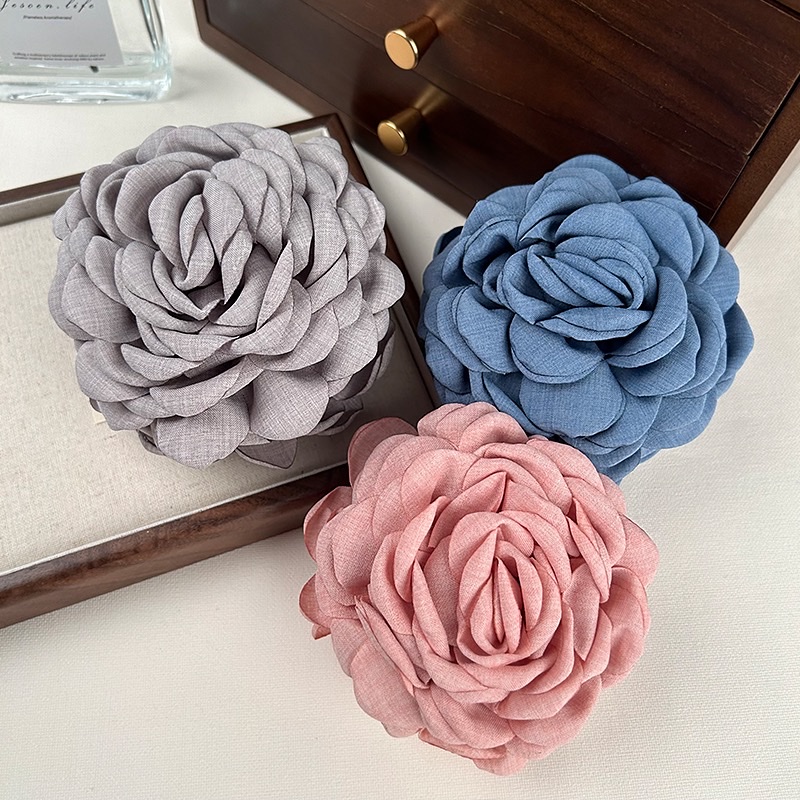 Camellia rose flower grabber with a feminine and high-end look, large shark clip at the back of the head, 2024 new style hairpin headwear Item Picture