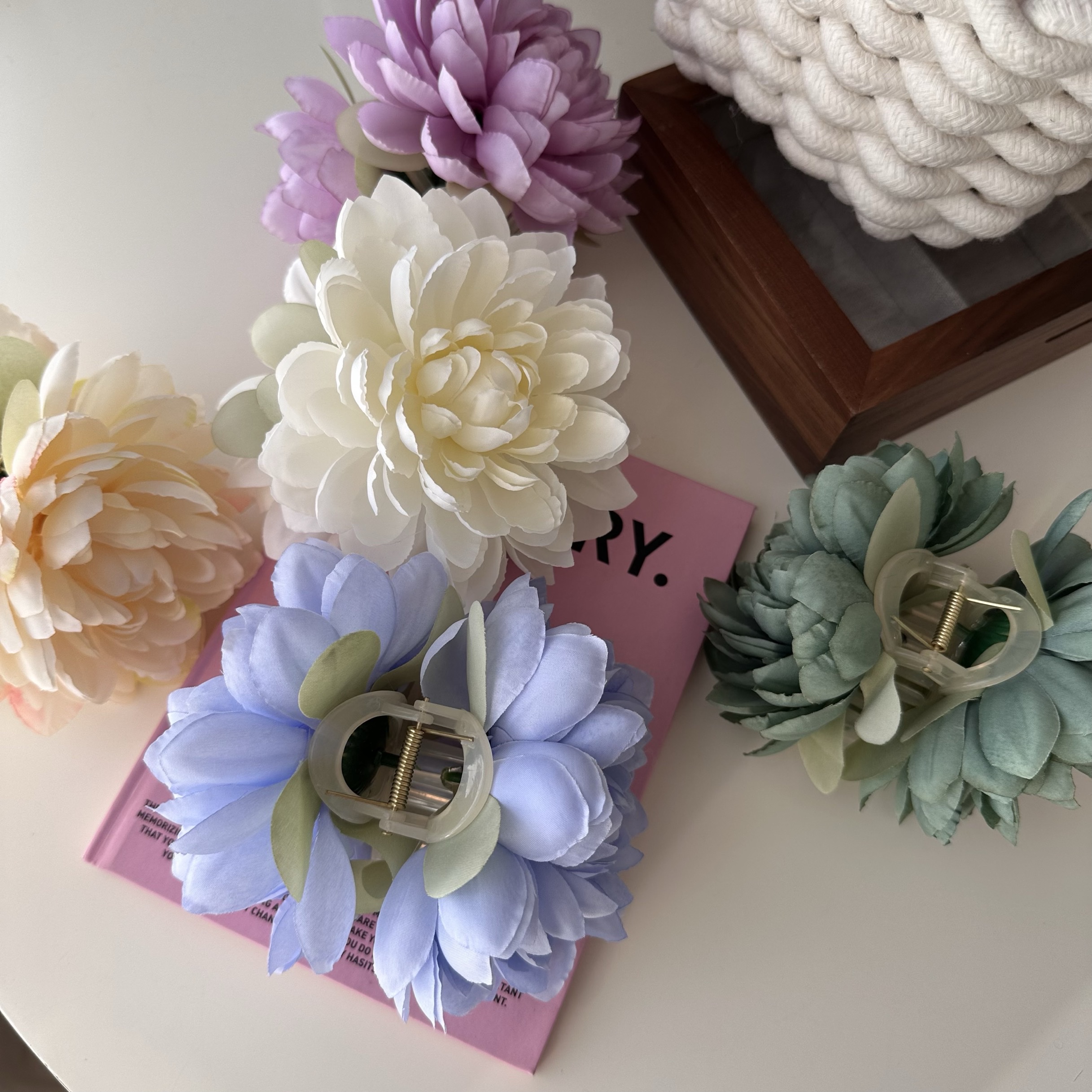 Super fairy-like simulation large peony hair clip, Chinese-style French updo, large flower hair clip, half-claw hair clip, atmospheric hair accessory Application Scenario