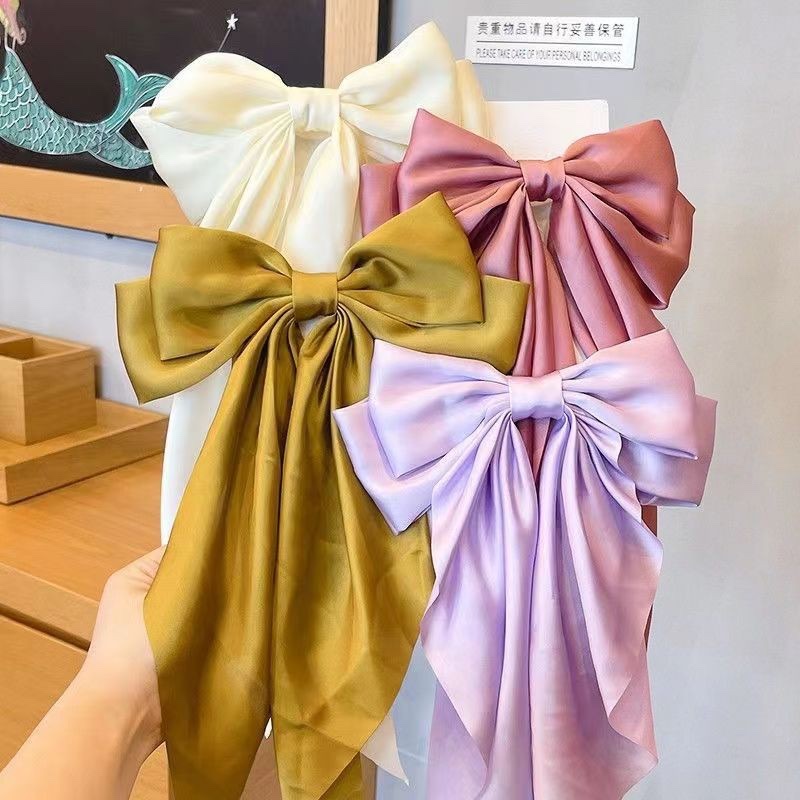 The new spring hairpin with a large red bow at the back of the head, a popular 2024 model, is a stylish headwear and hair accessory Application Scenario