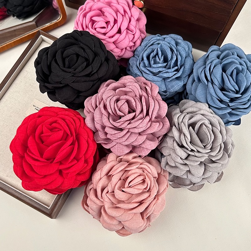 Camellia rose flower grabber with a feminine and high-end look, large shark clip at the back of the head, 2024 new style hairpin headwear Application Scenario