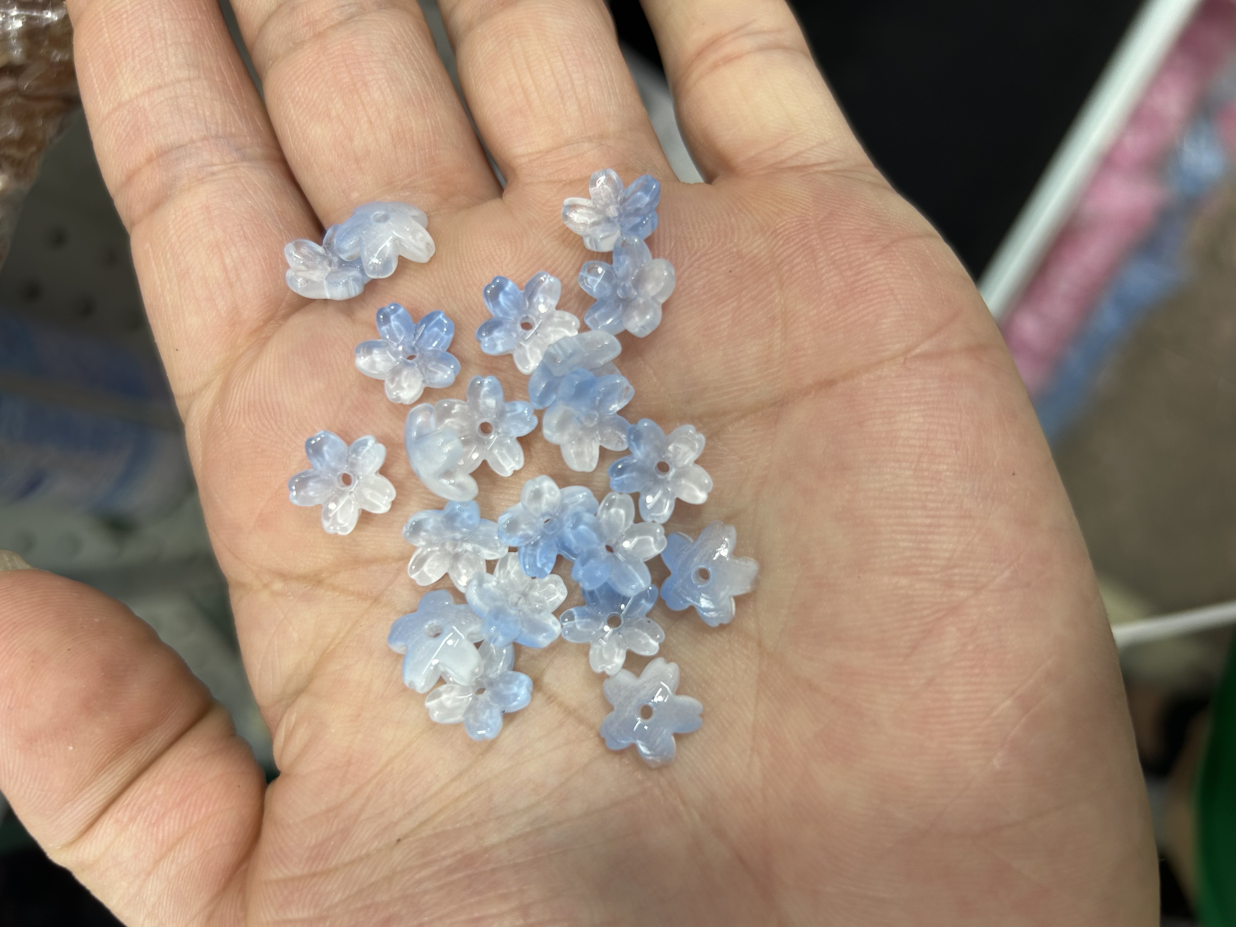 Houxiu Crystal domestic glazed crystal glass material, retro tassel hairpin accessory material, handcrafted DIY material Application Scenario