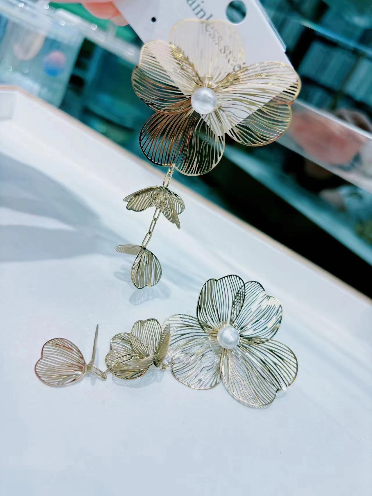 Earrings details Picture