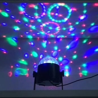 LED音乐水晶球。氛围灯