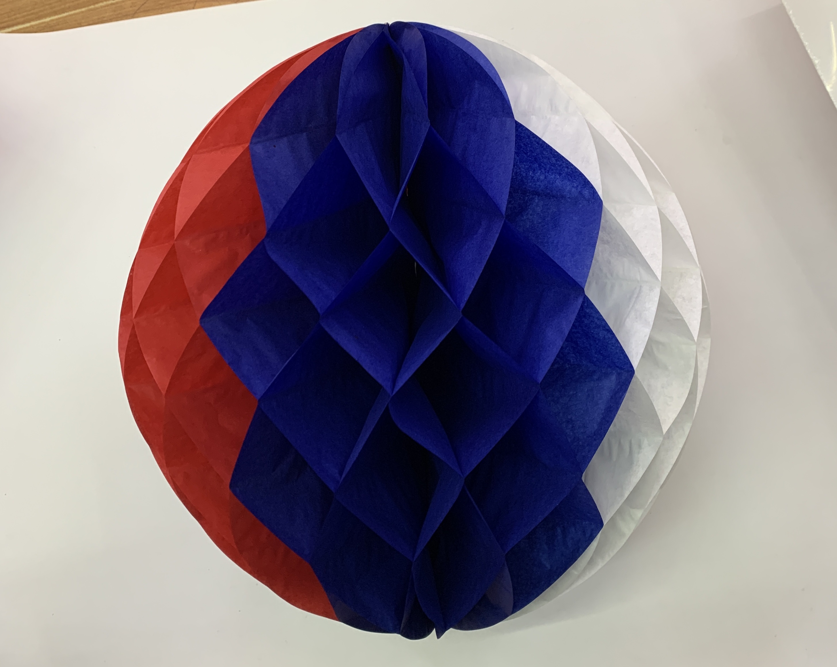 红白蓝智利节日用品装饰，红白蓝蜂窝铃铛挂饰细节图