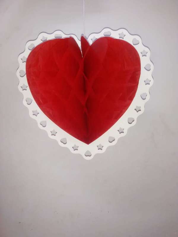Valentine's Day decorative items, honeycomb card-shaped heart pendants, party decorations to enhance the festive atmosphere details Picture