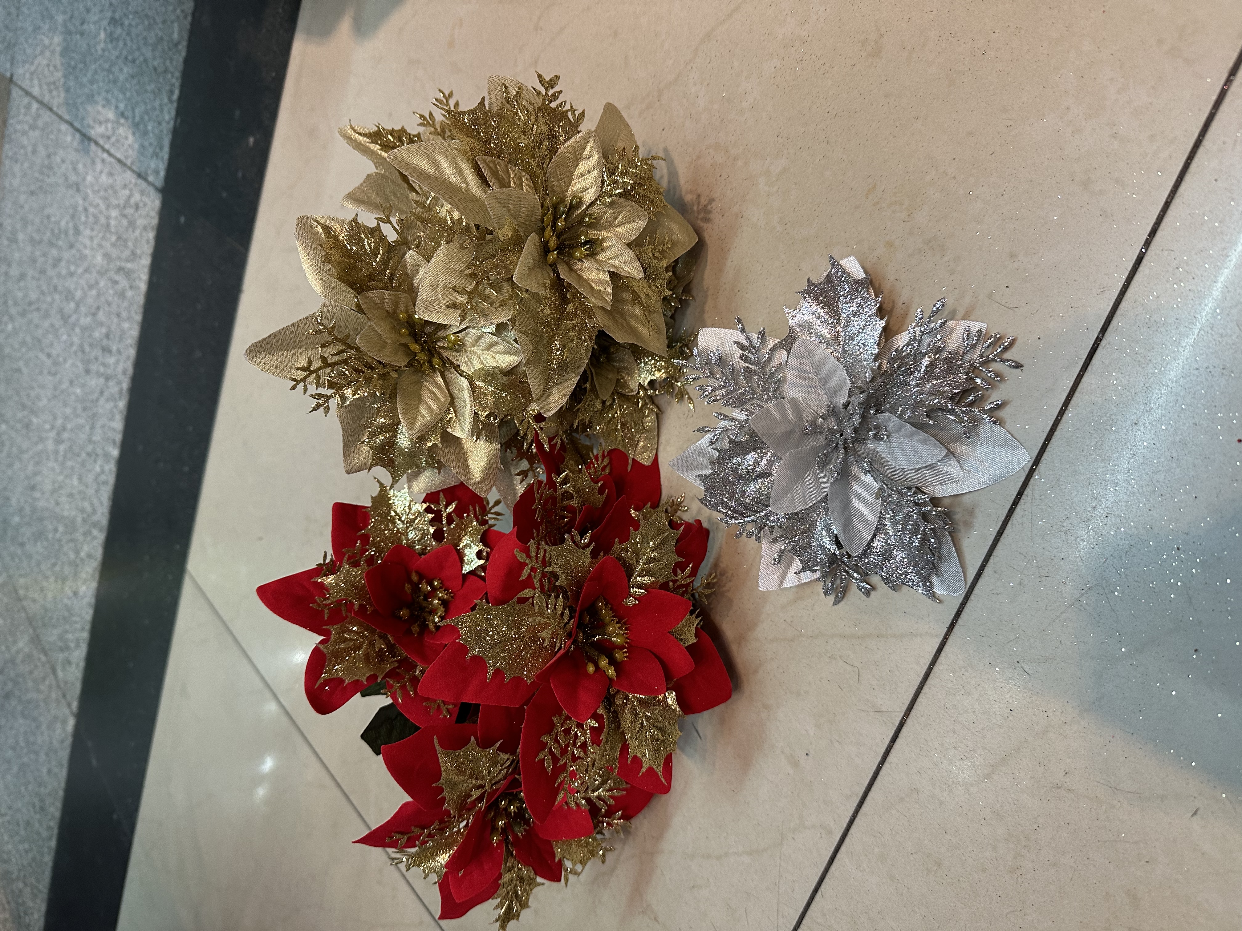 仿真圣诞花蝴蝶插件仿真摇摆莲花灯竹框仿真植物圣诞节日葡萄串挂饰