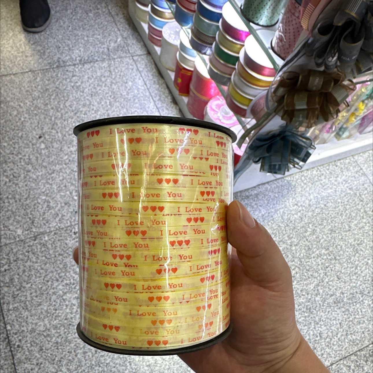 啦啦操手花四指宽 手拉花装饰用品 扎丝拉花 彩色装饰彩条 创意舞蹈道具产品图